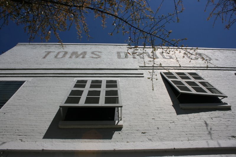 tom's