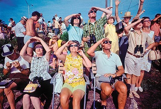 people-watching-launch-of-Apollo-11-520