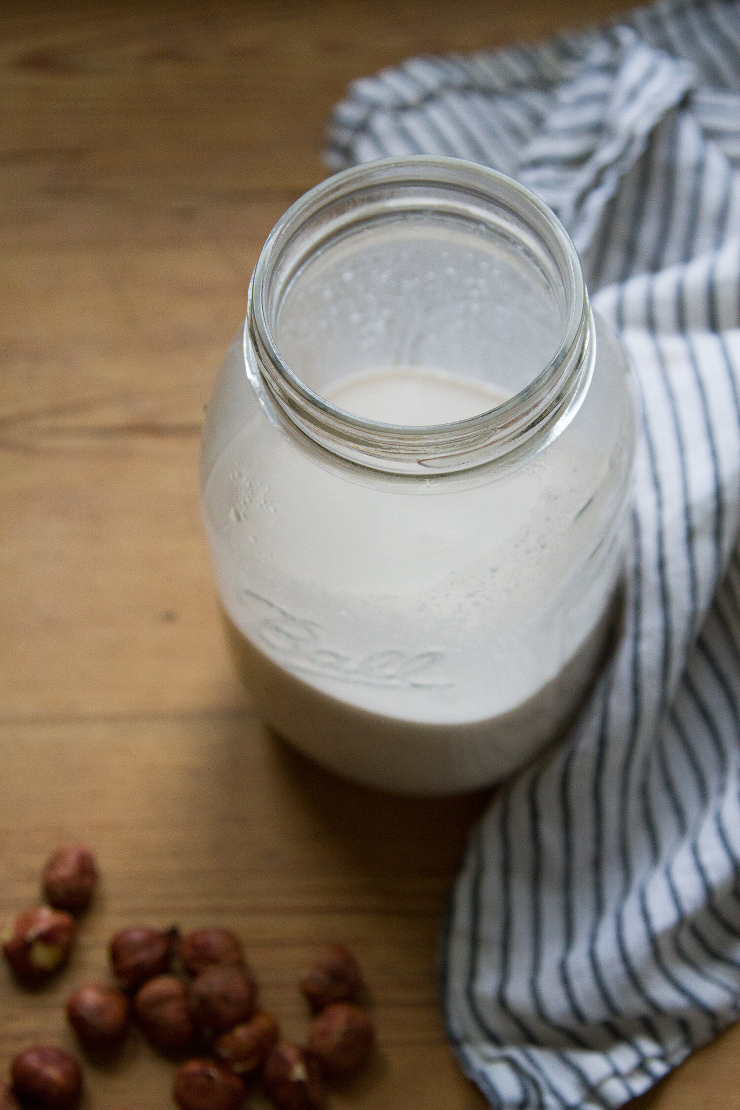 make your own hazelnut milk | reading my tea leaves