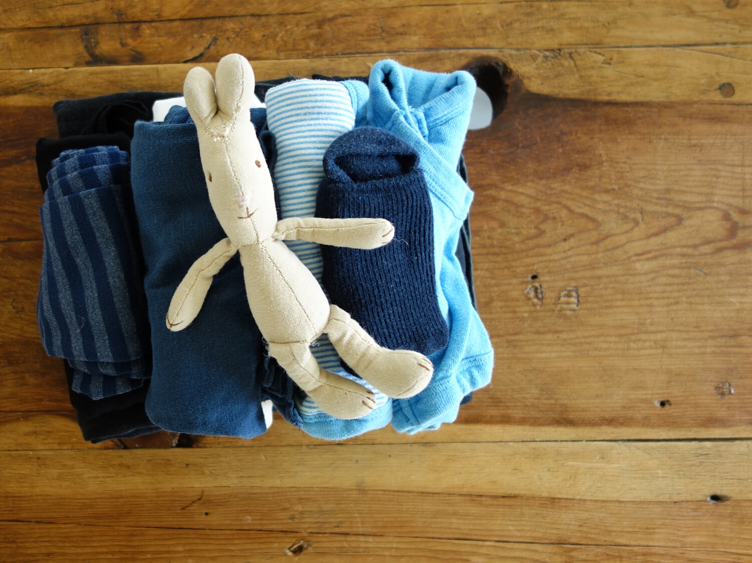 packing lightly with kids | reading my tea leaves