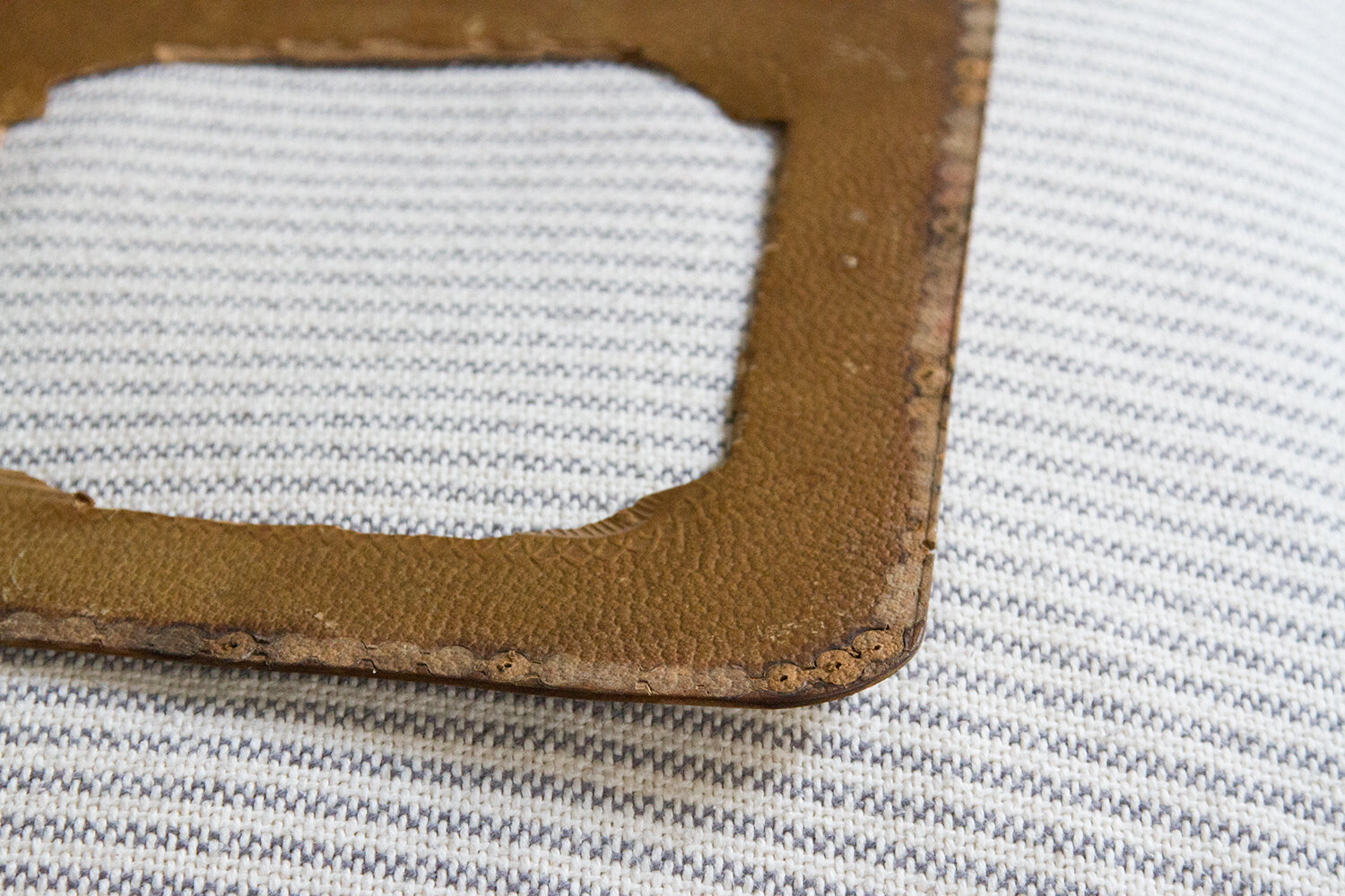 chair_seat_reading_y_tea_leaves_IMG_6907