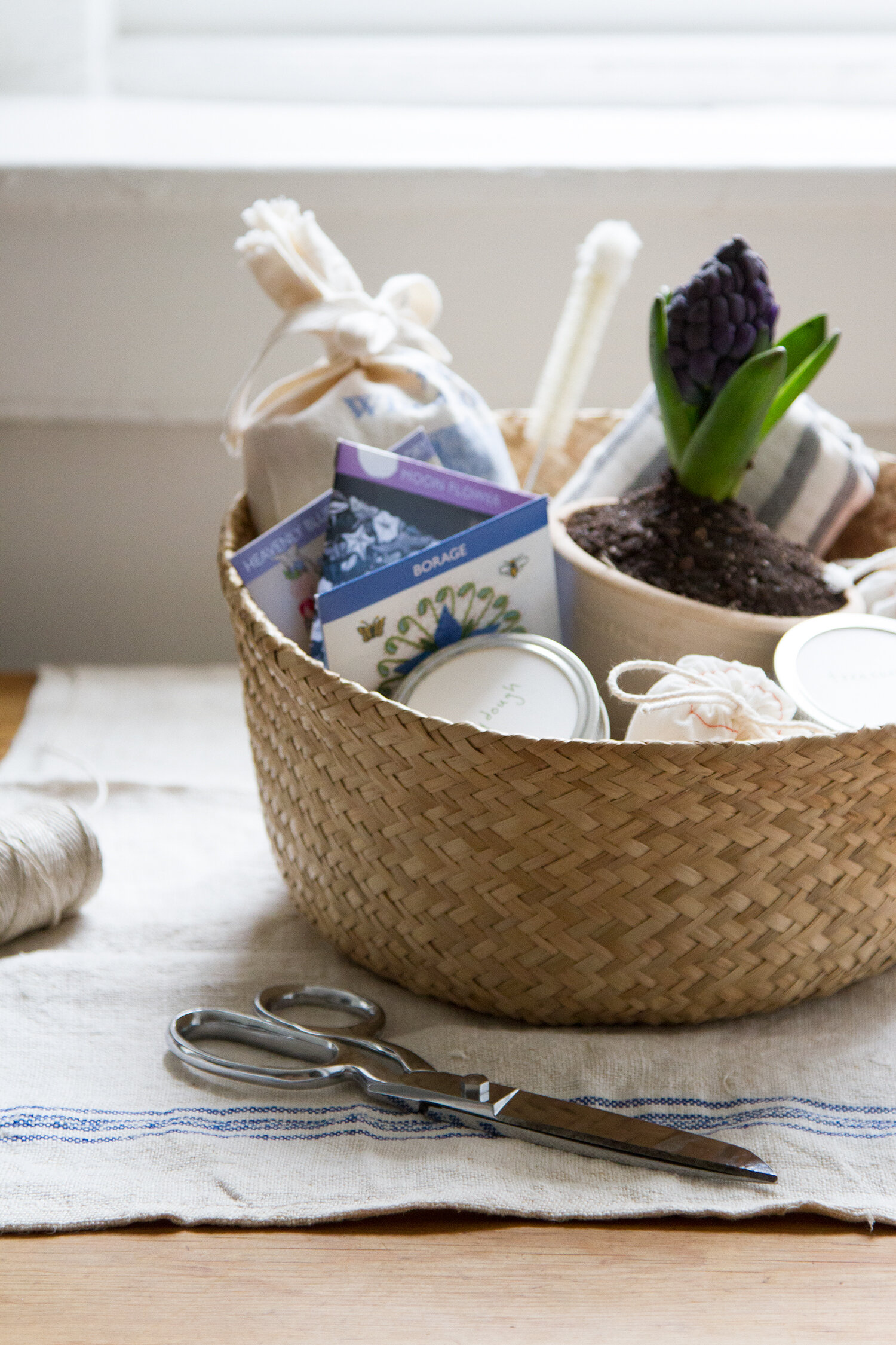 clutter-free easter basket | reading my tea leaves