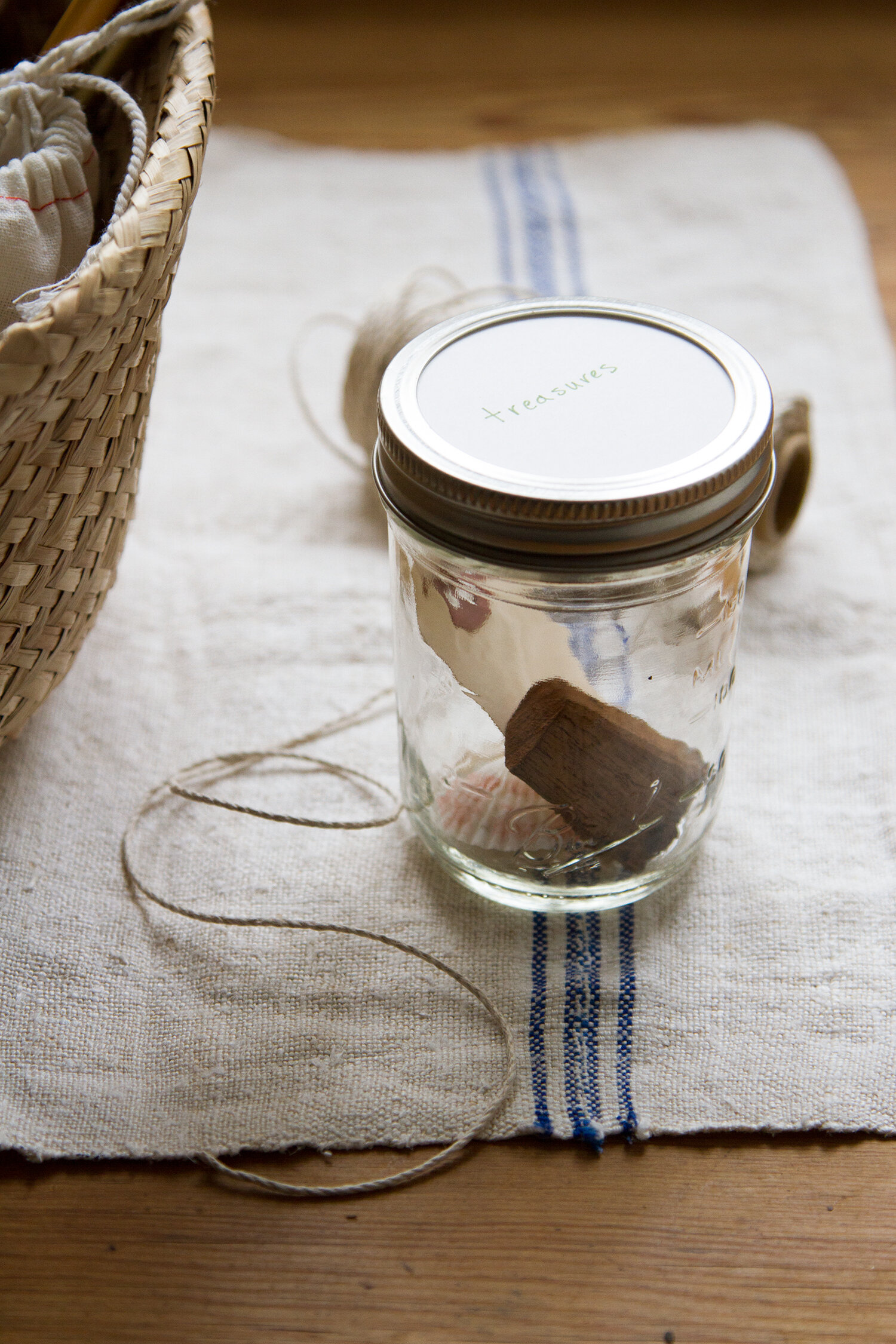 clutter-free easter basket | reading my tea leaves