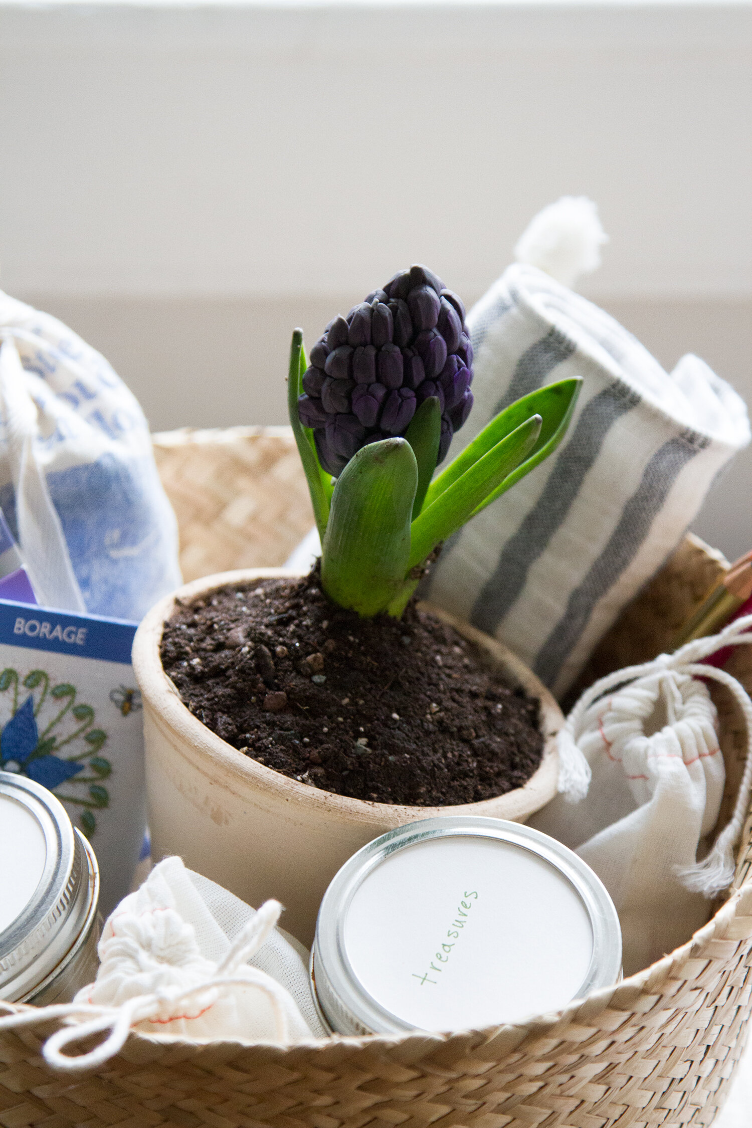 clutter-free easter basket | reading my tea leaves