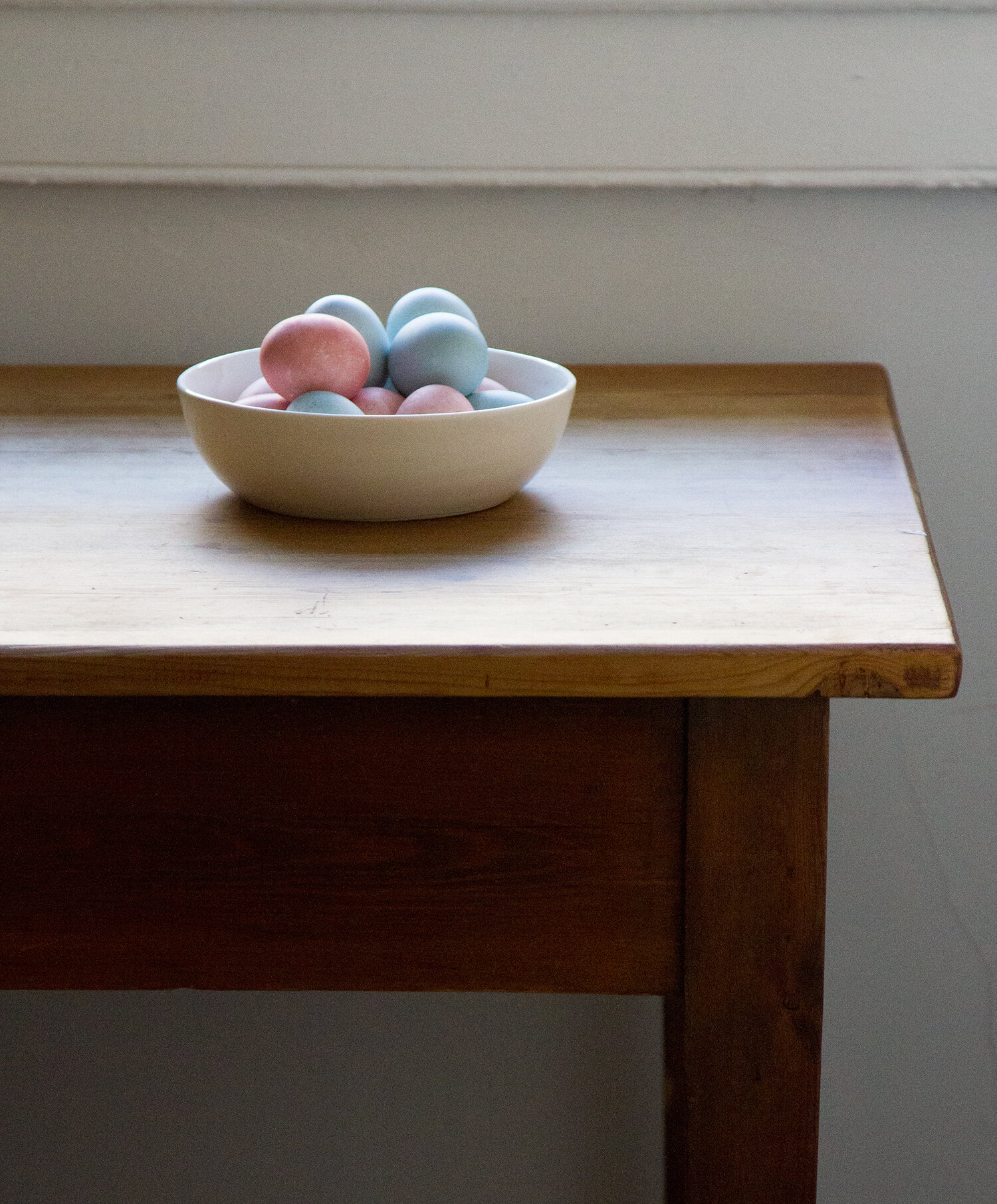 pastel-colored easter eggs with natural dyes | reading my tea leaves