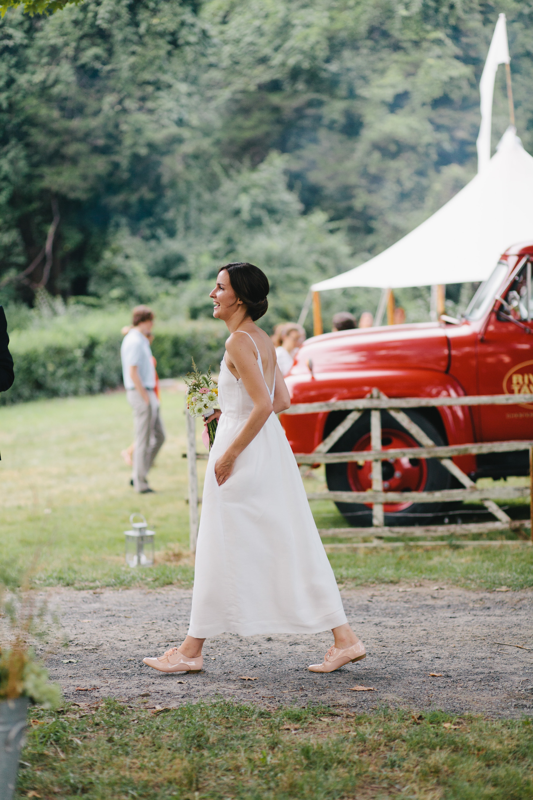 growing a minimalist wardrobe: summer weddings | reading my tea leaves