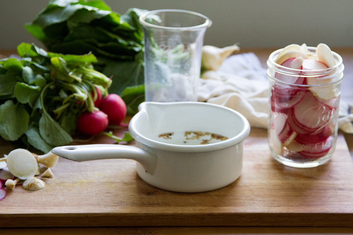 make your own pickled radishes | reading my tea leaves