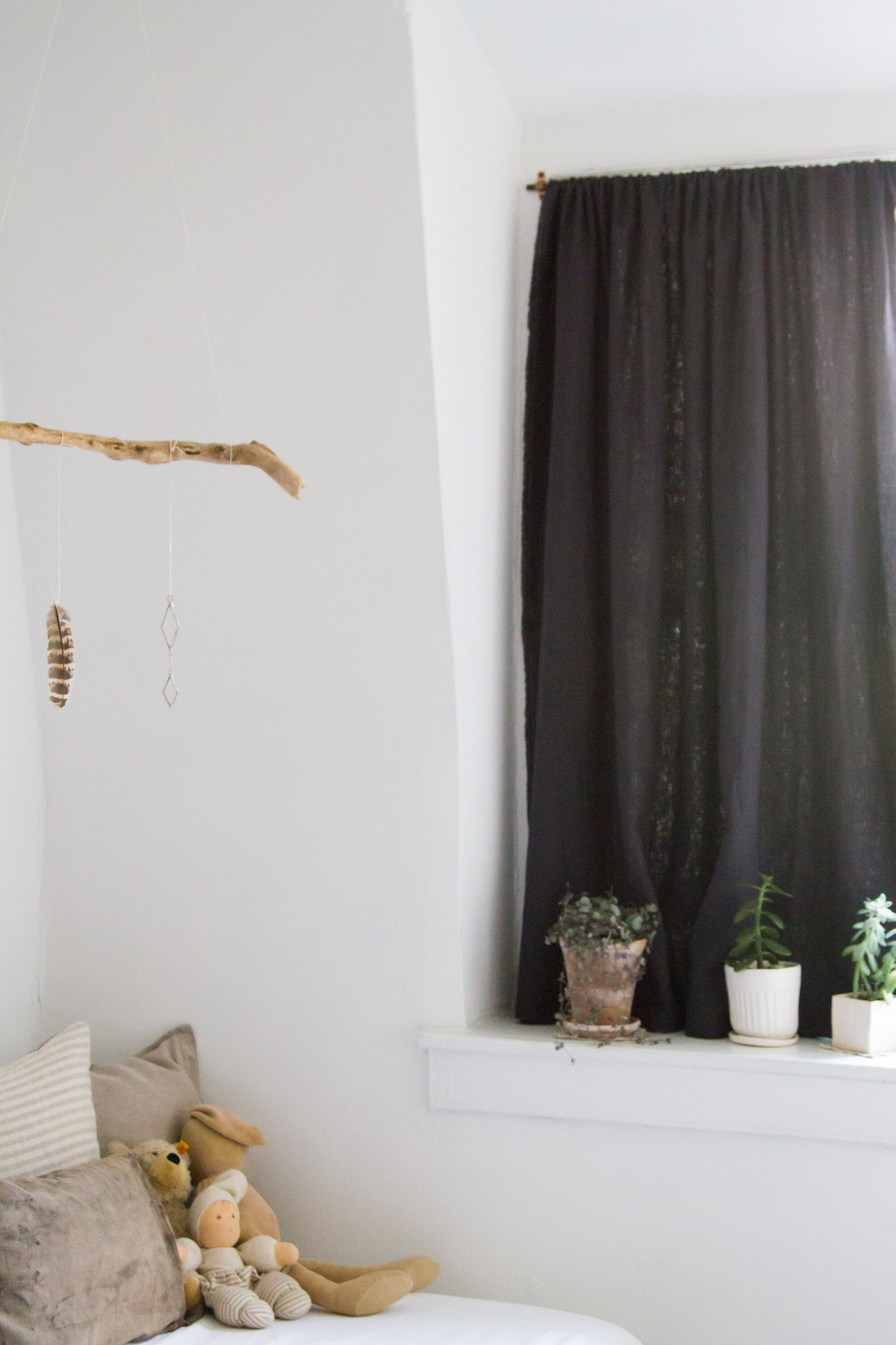 life in a tiny apartment: rearranging | reading my tea leaves