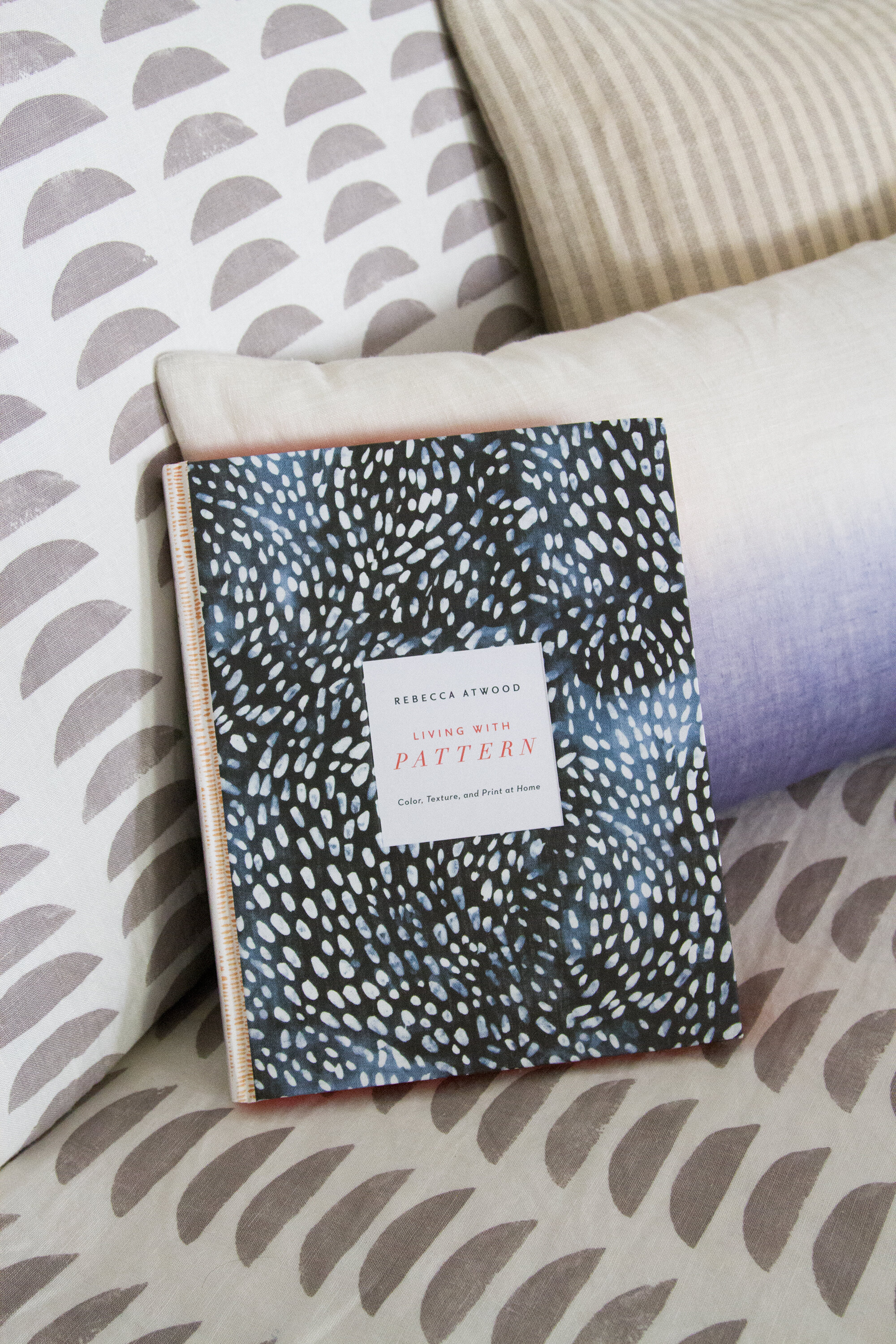 pattern in a tiny apartment | reading my tea leaves