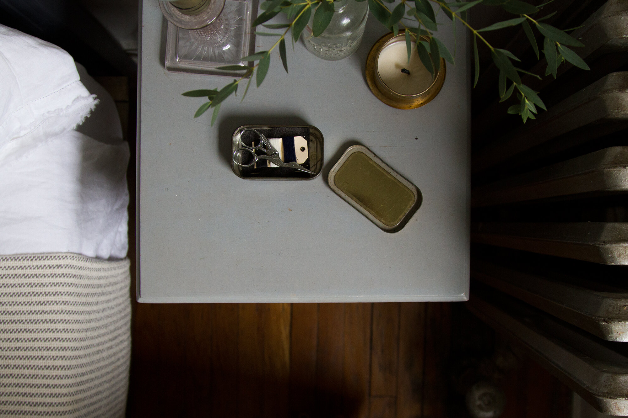 growing a minimalist wardrobe: make a sewing kit