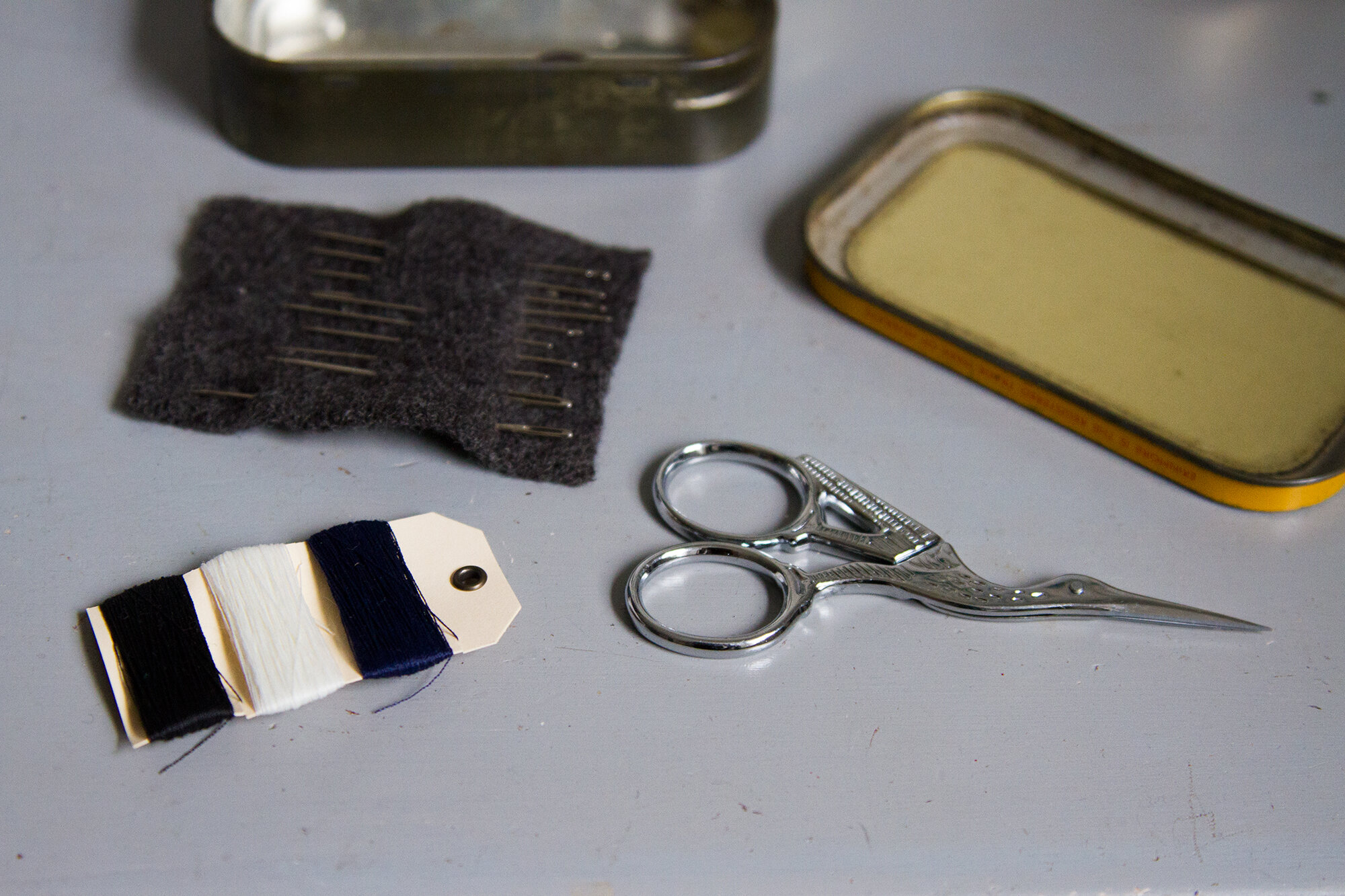growing a minimalist wardrobe: make a sewing kit