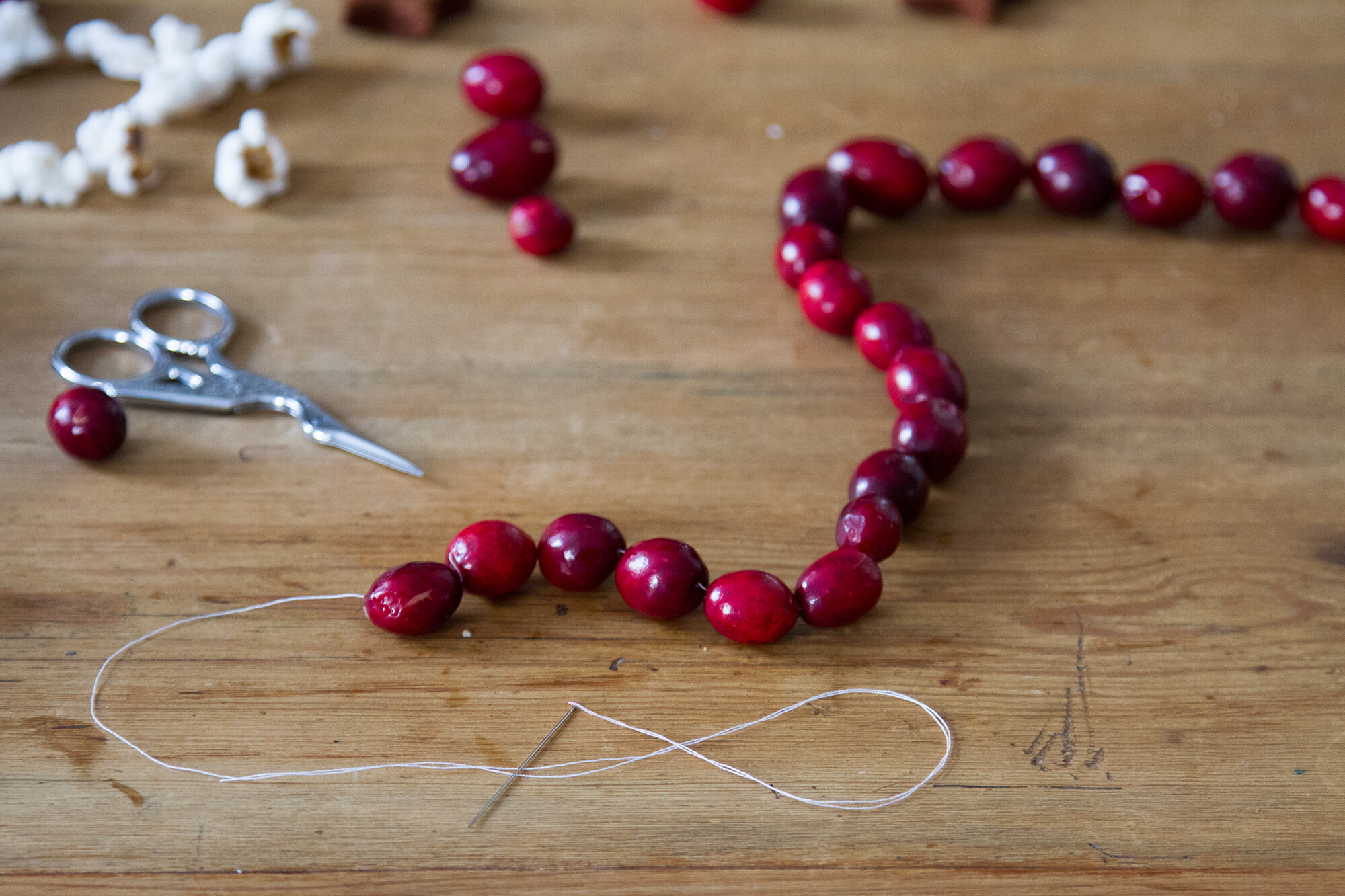 clutter free holiday decorations | reading my tea leaves