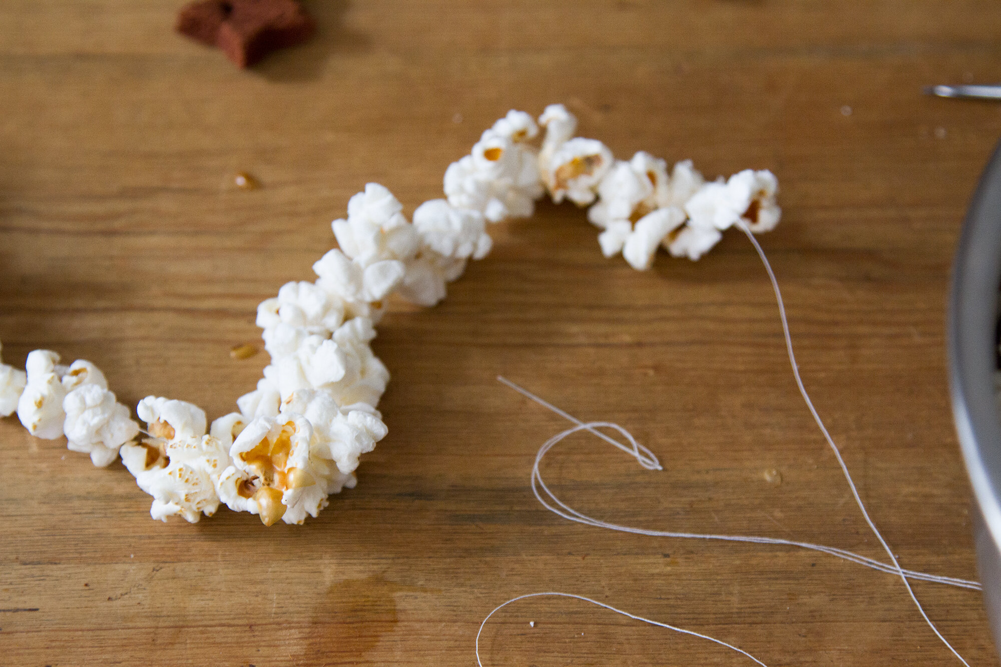 clutter free holiday decorations | reading my tea leaves