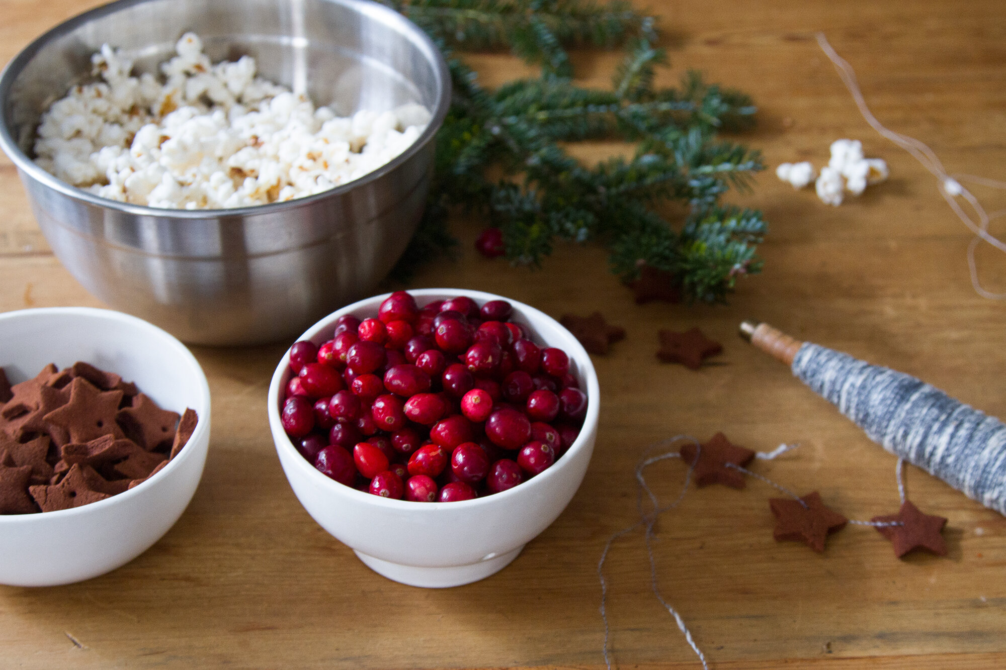 clutter free holiday decorations | reading my tea leaves