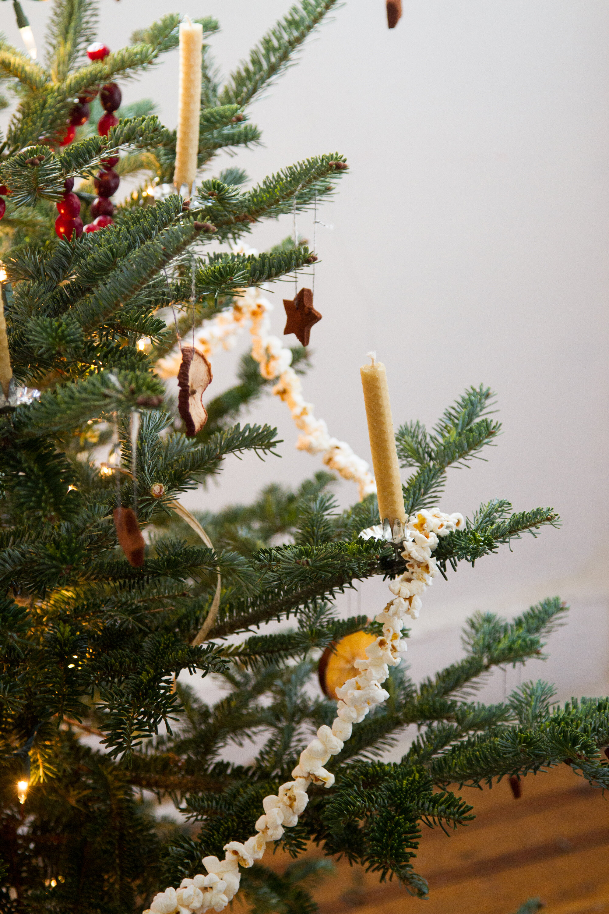 clutter free holiday decorations | reading my tea leaves