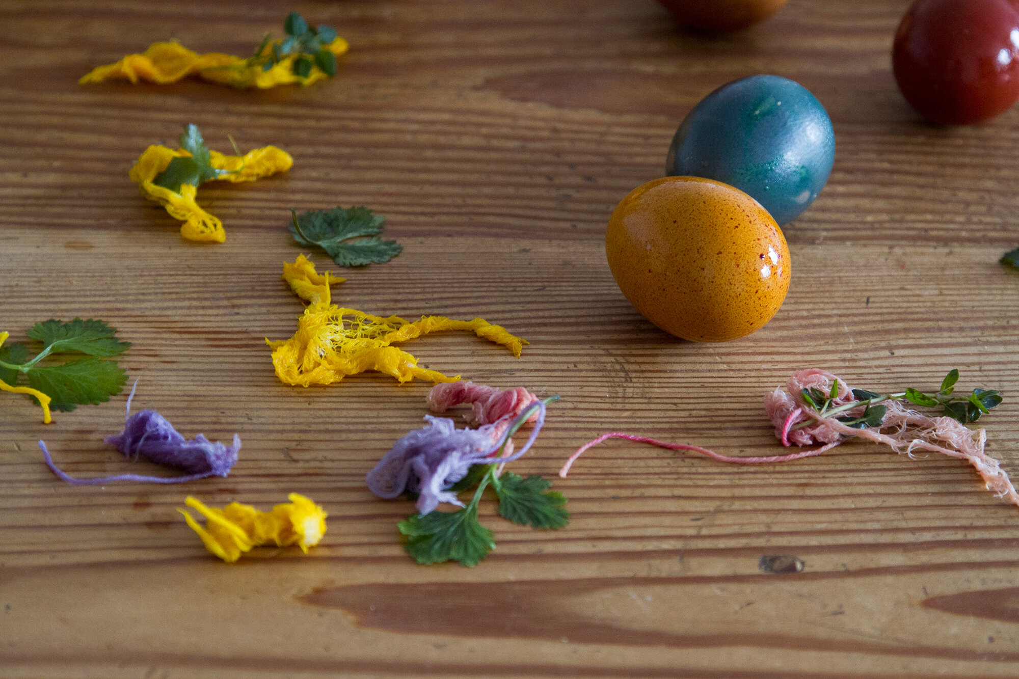 naturally dyed easter eggs | reading my tea leaves