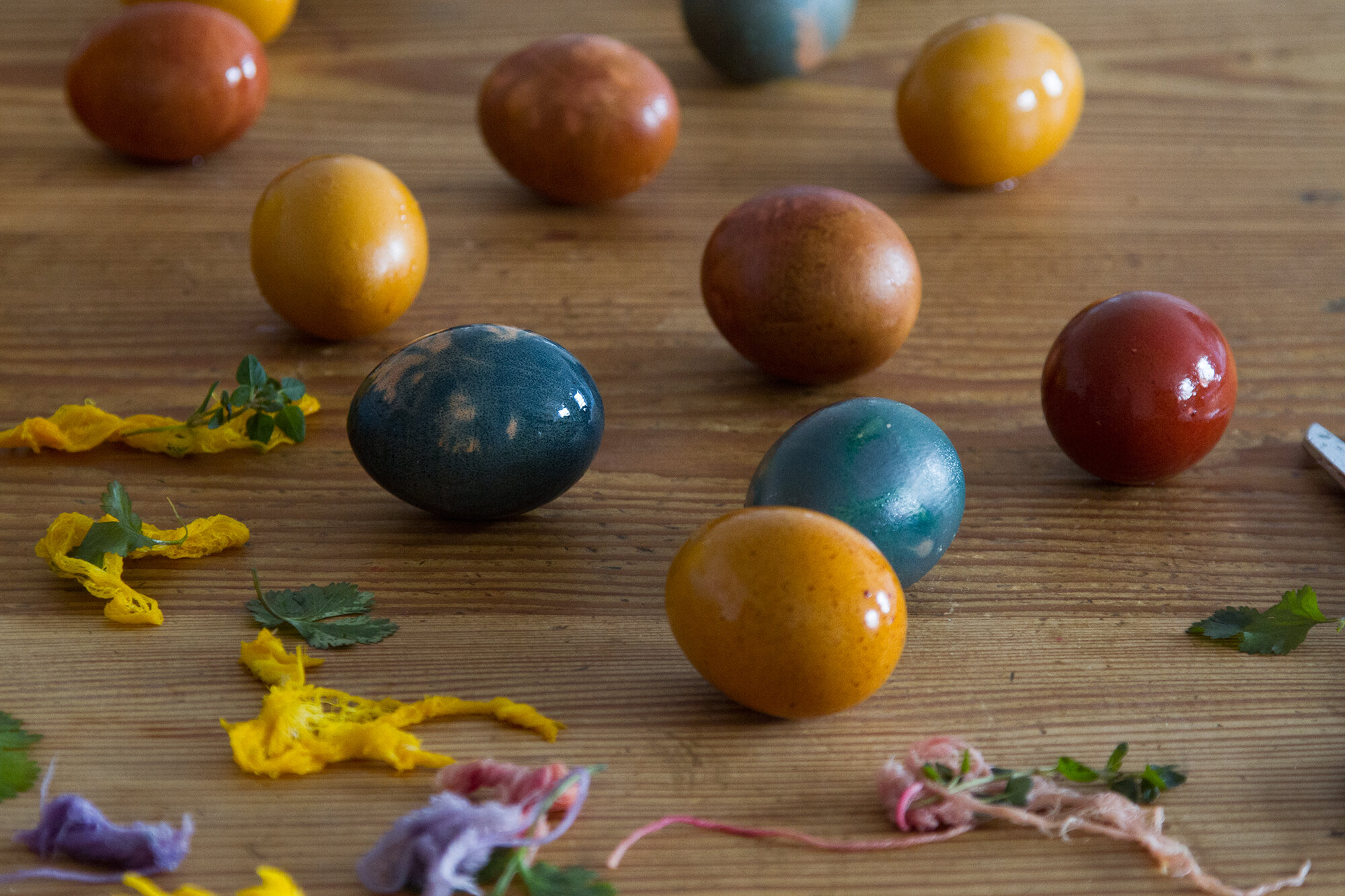 naturally dyed easter eggs | reading my tea leaves