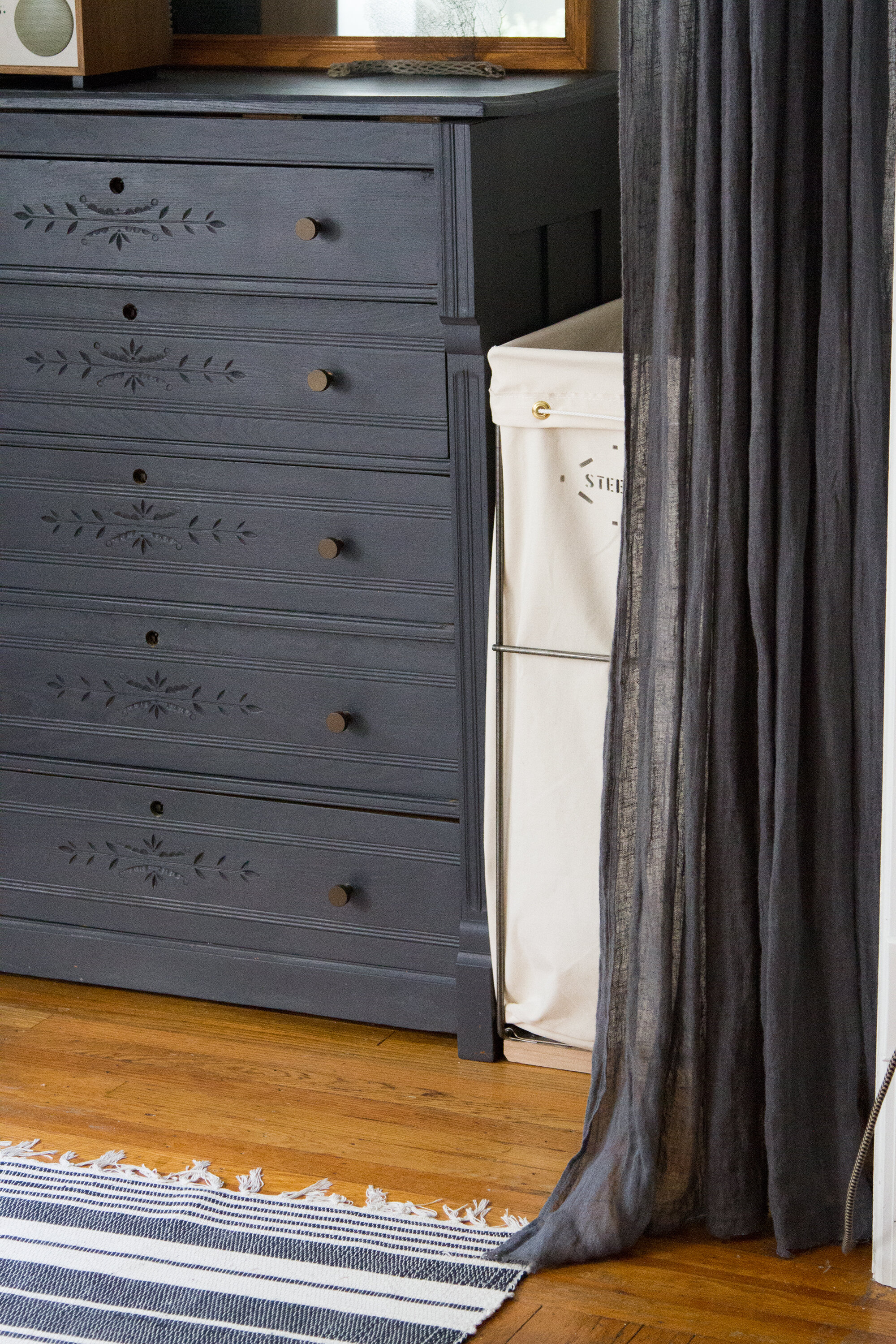 simple stuff: laundry hampers | reading my tea leaves