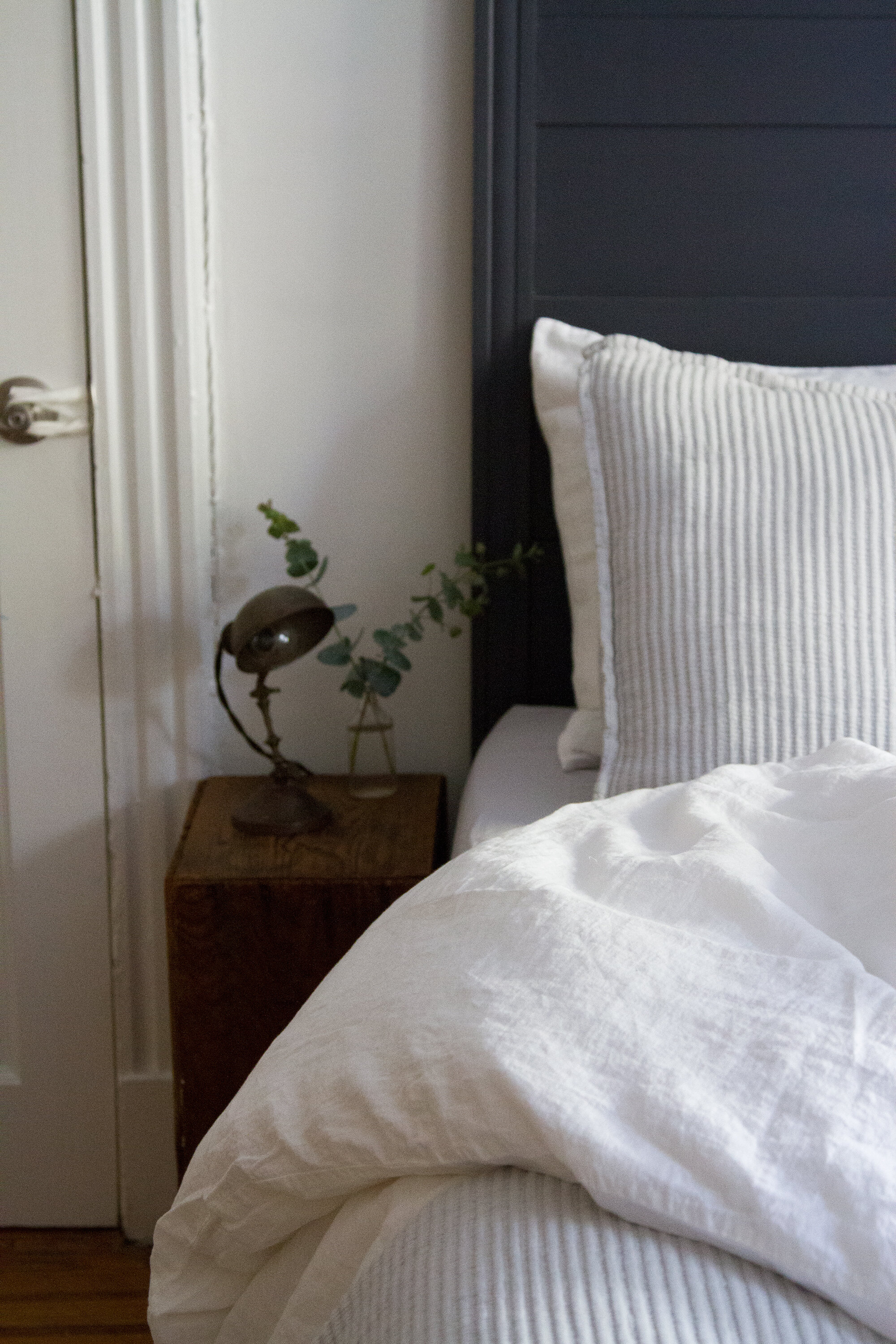 dressing a fall bed with parachute | reading my tea leaves