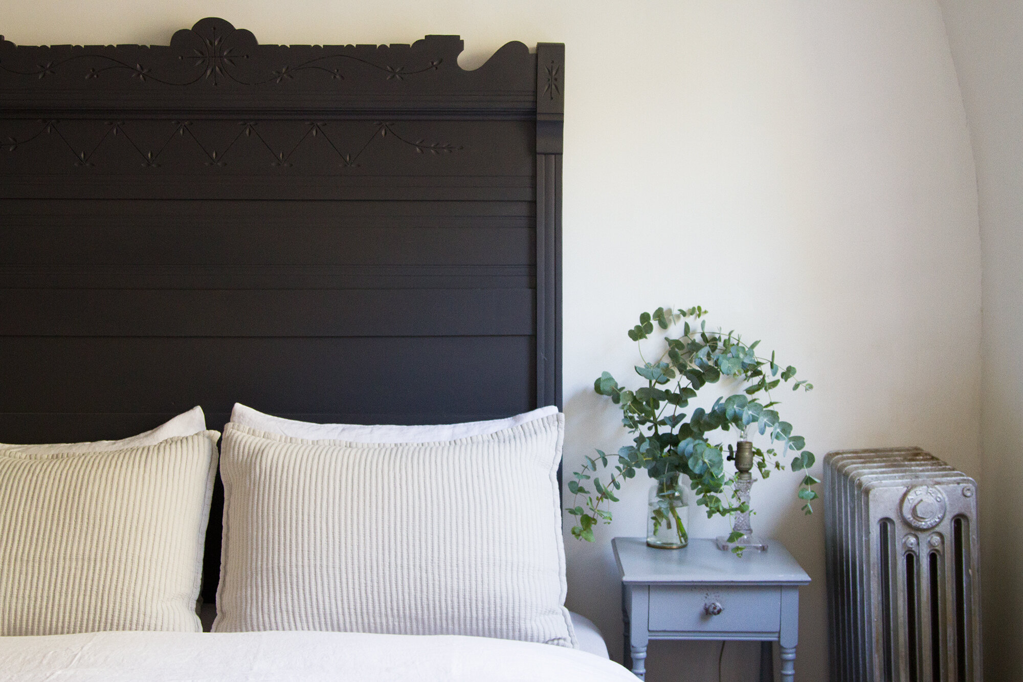 dressing a fall bed with parachute | reading my tea leaves