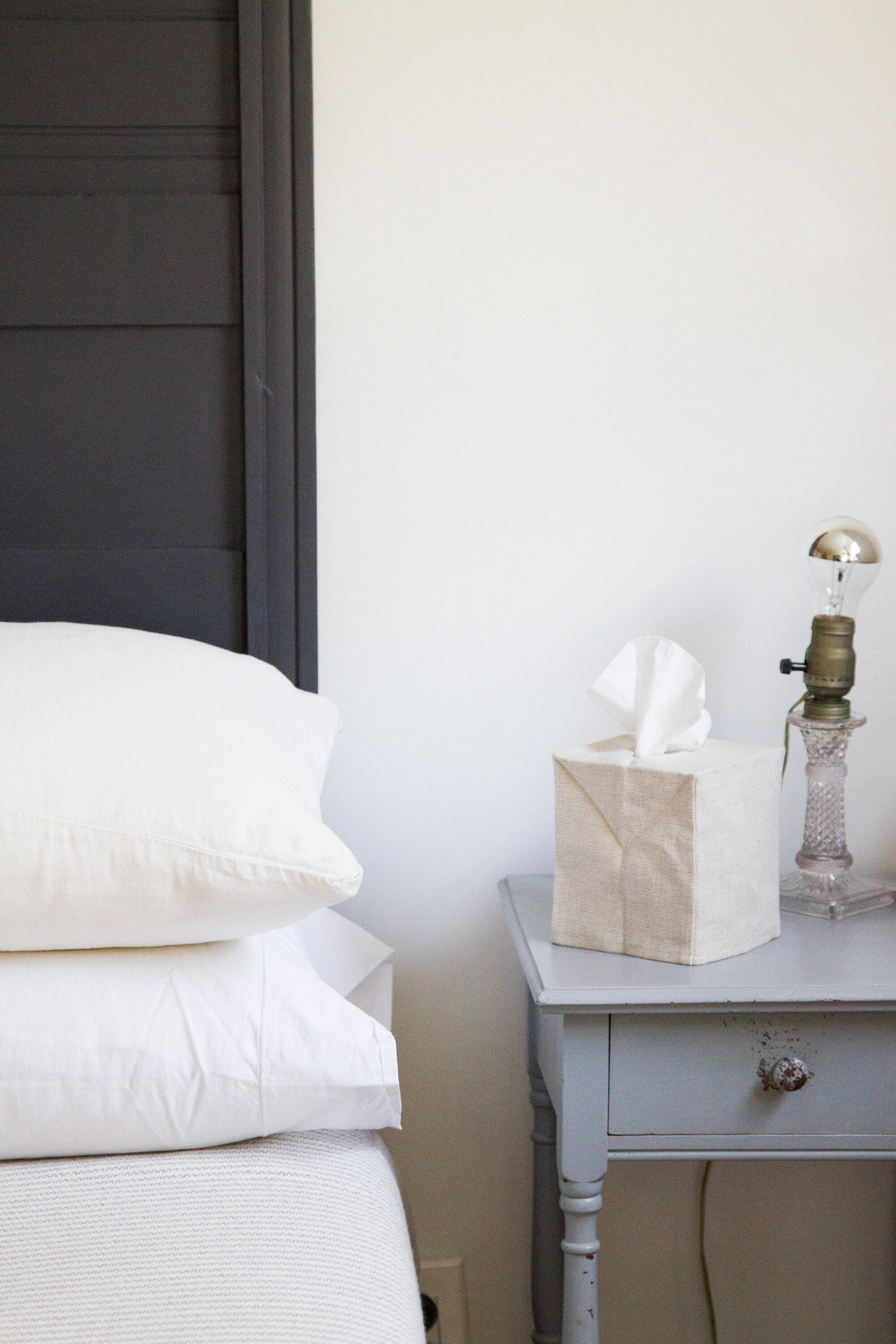 sick day in a tiny apartment | reading my tea leaves