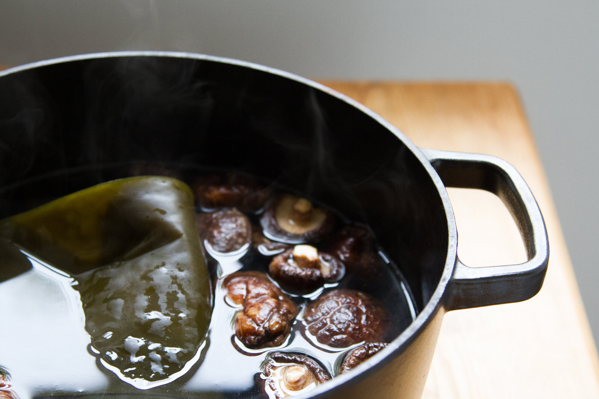 veggie dashi with ginger and turmeric | reading my tea leaves