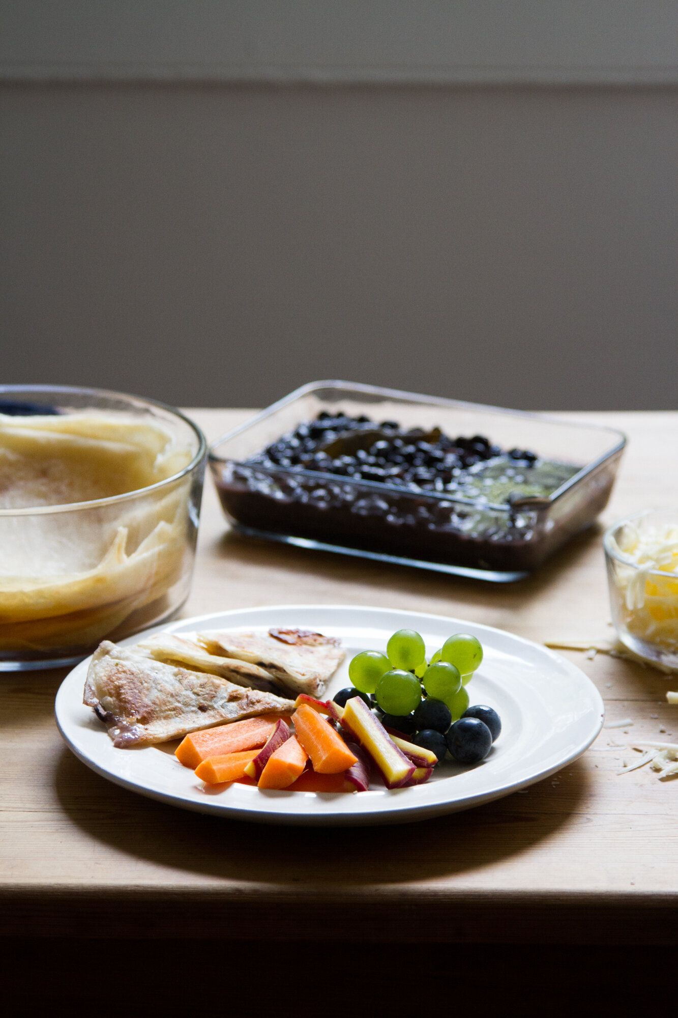 keeping the fridge tidy (and the food fresh). | reading my tea leaves