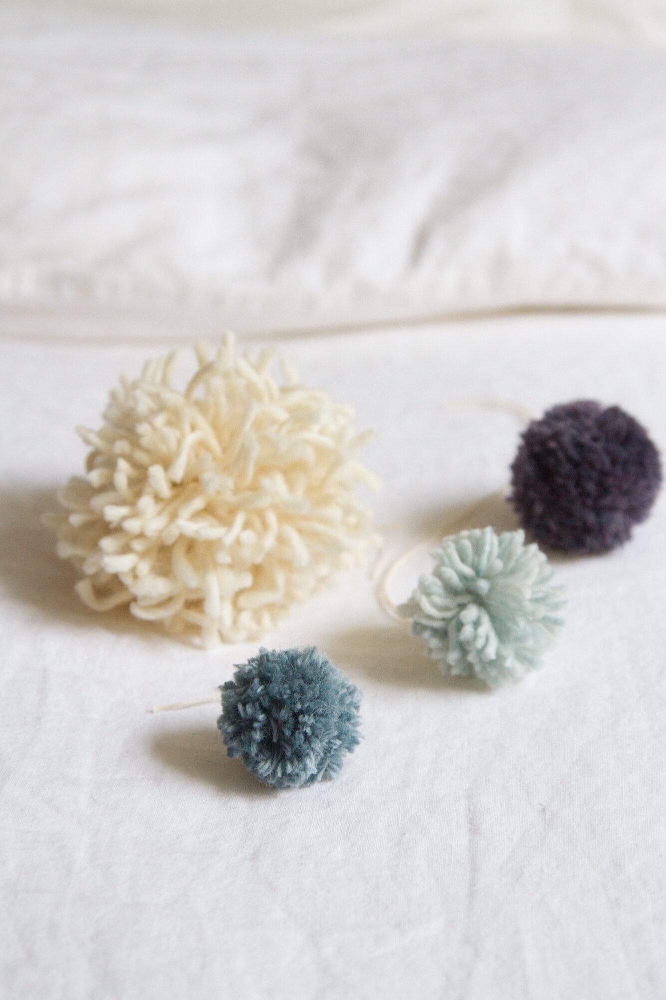 make your own pom-poms and tassels | reading my tea leaves