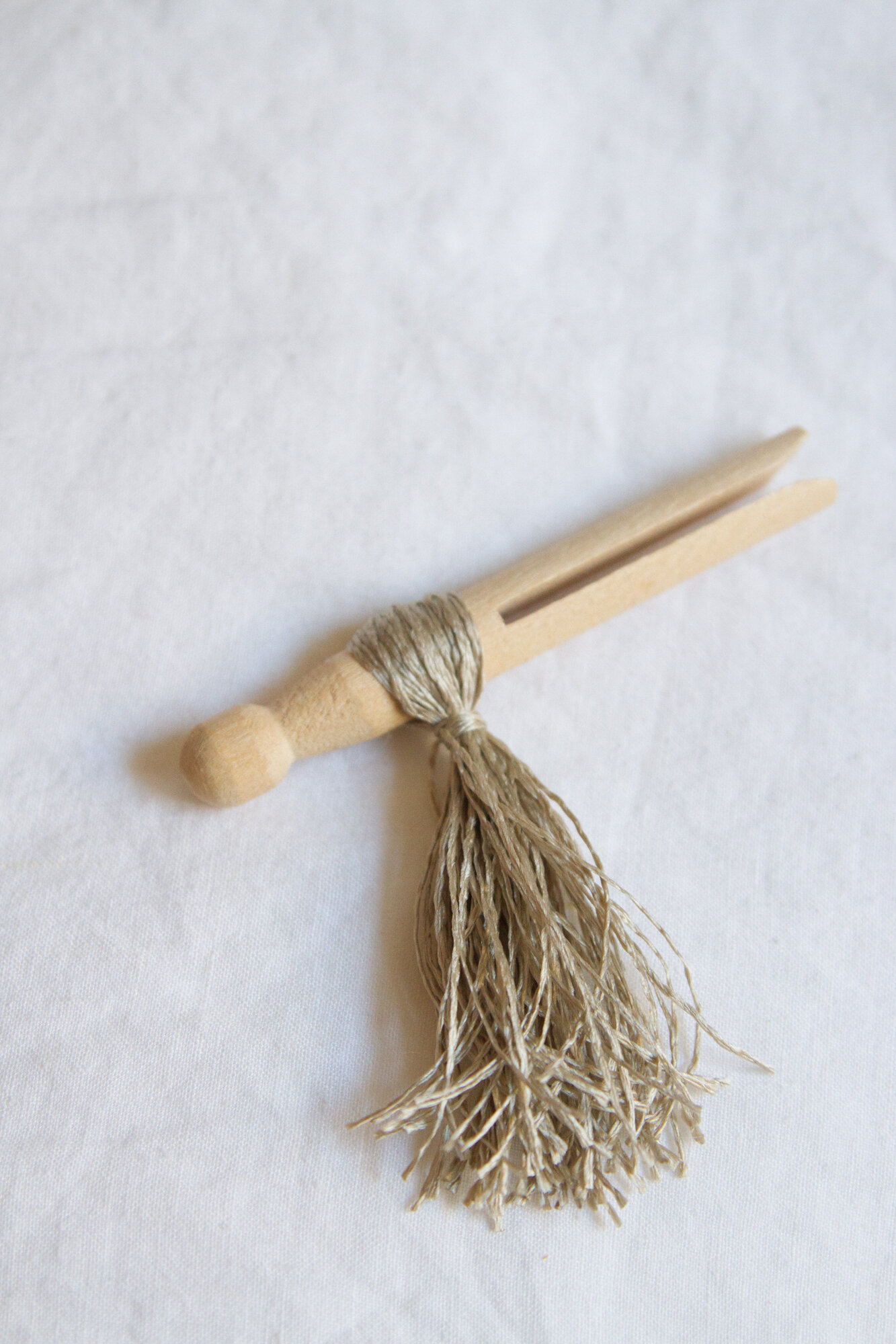 make your own pom-poms and tassels | reading my tea leaves