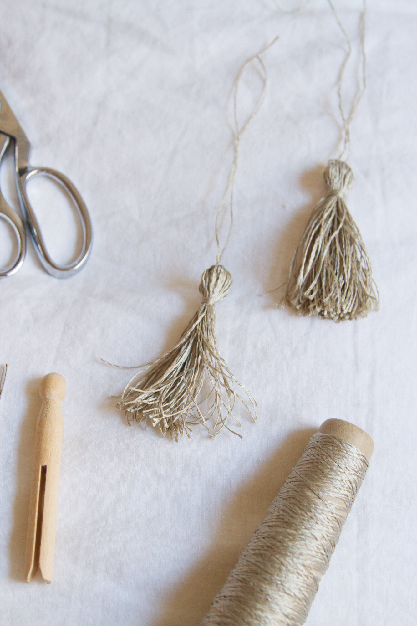 make your own pom-poms and tassels | reading my tea leaves