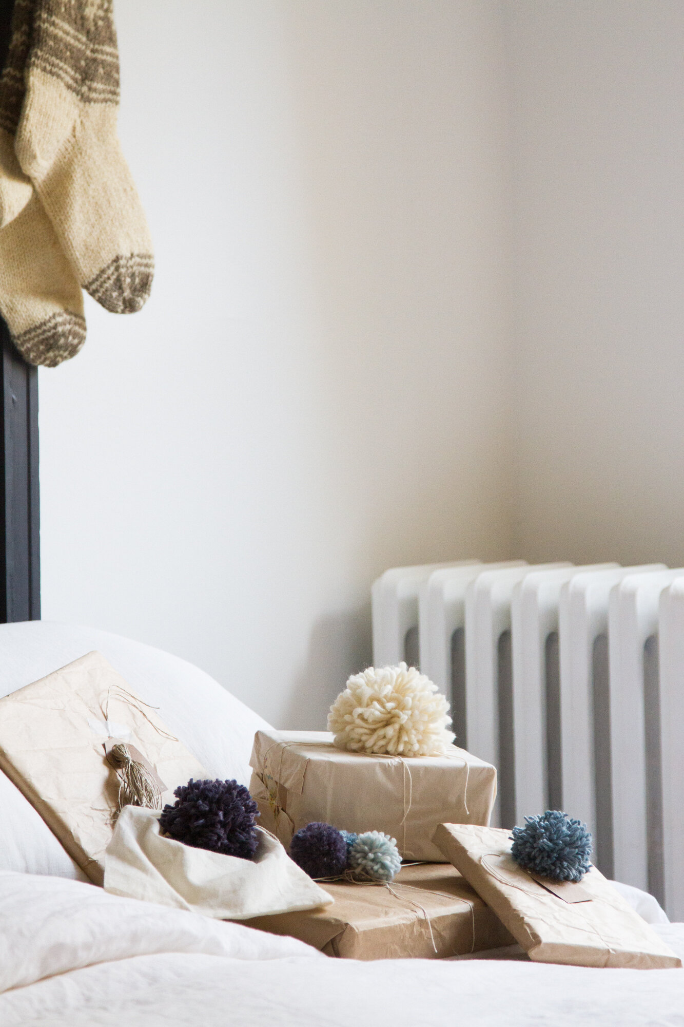 make your own pom-poms and tassels | reading my tea leaves