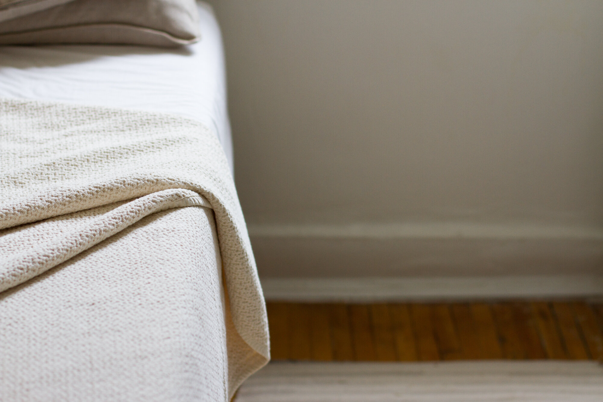 ecru blanket on a twin bed