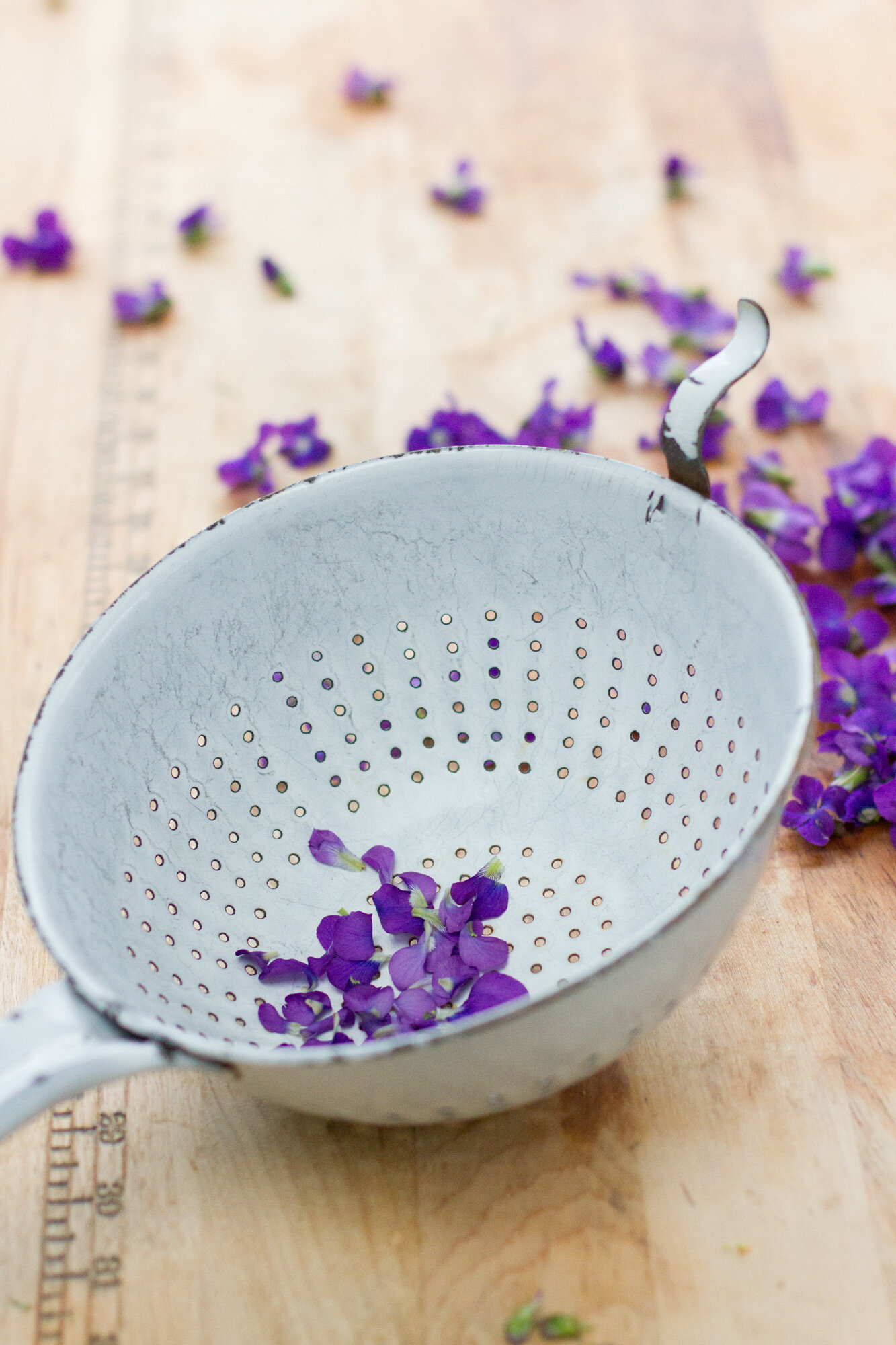 make your own violet syrup | reading my tea leaves