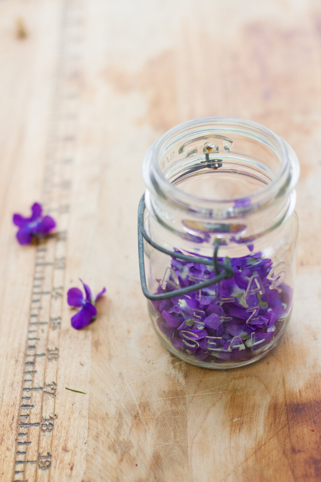 make your own violet syrup | reading my tea leaves