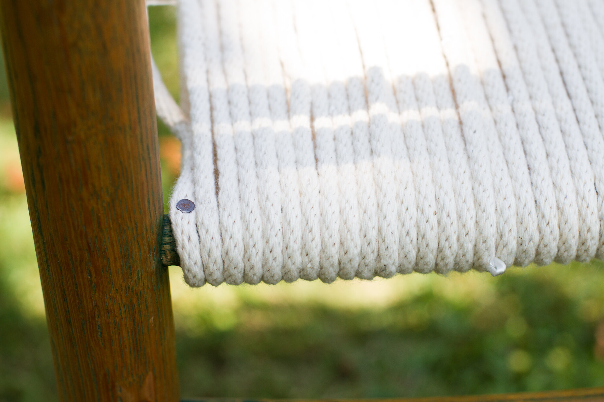 weaving a new chair seat with clothesline | reading my tea leaves