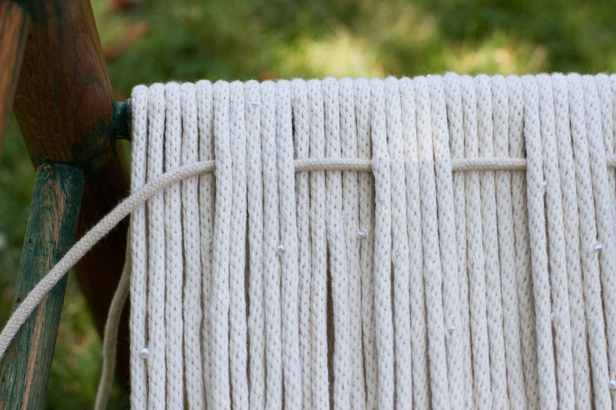 weaving a new chair seat with clothesline | reading my tea leaves