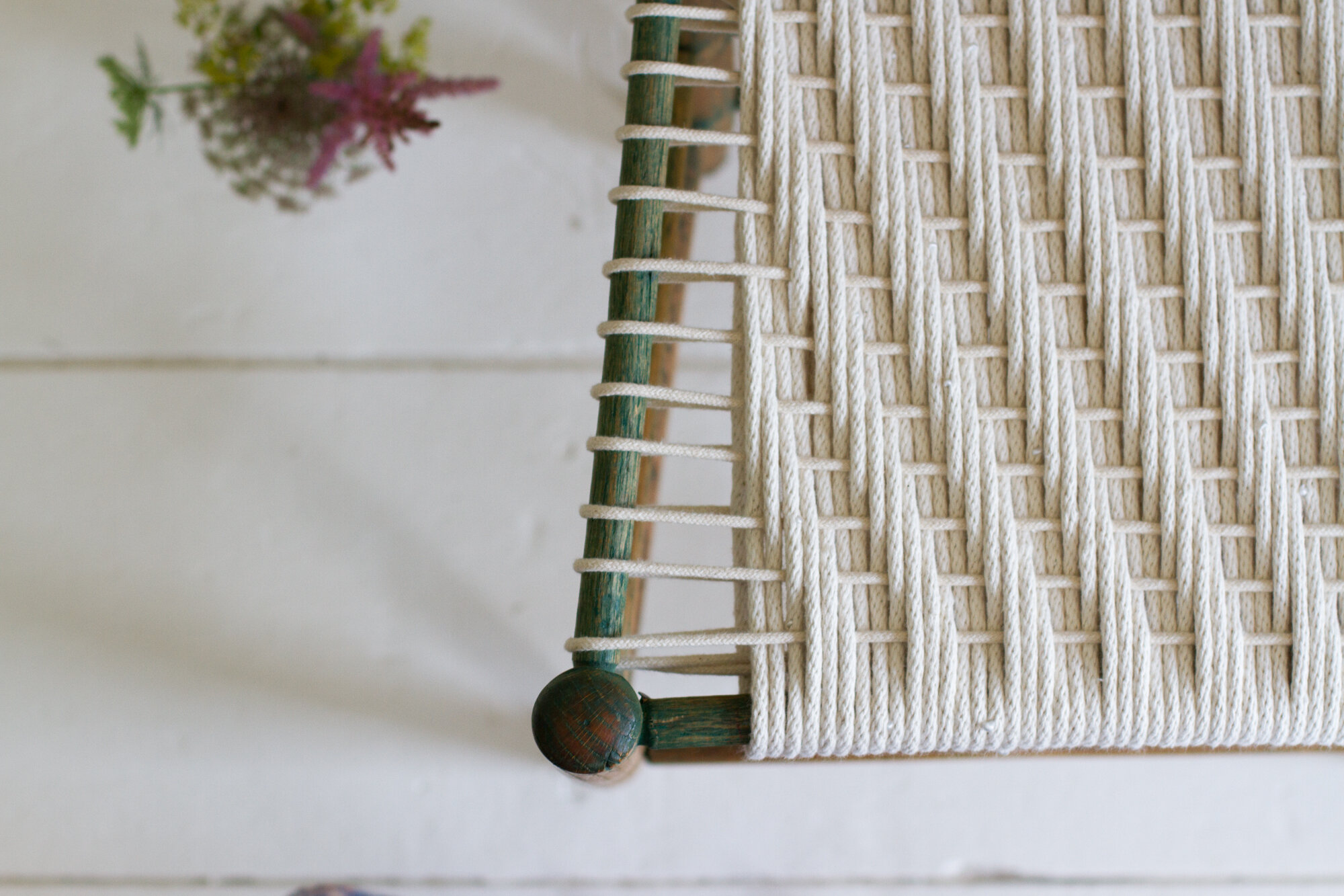 weaving a new chair seat with clothesline | reading my tea leaves
