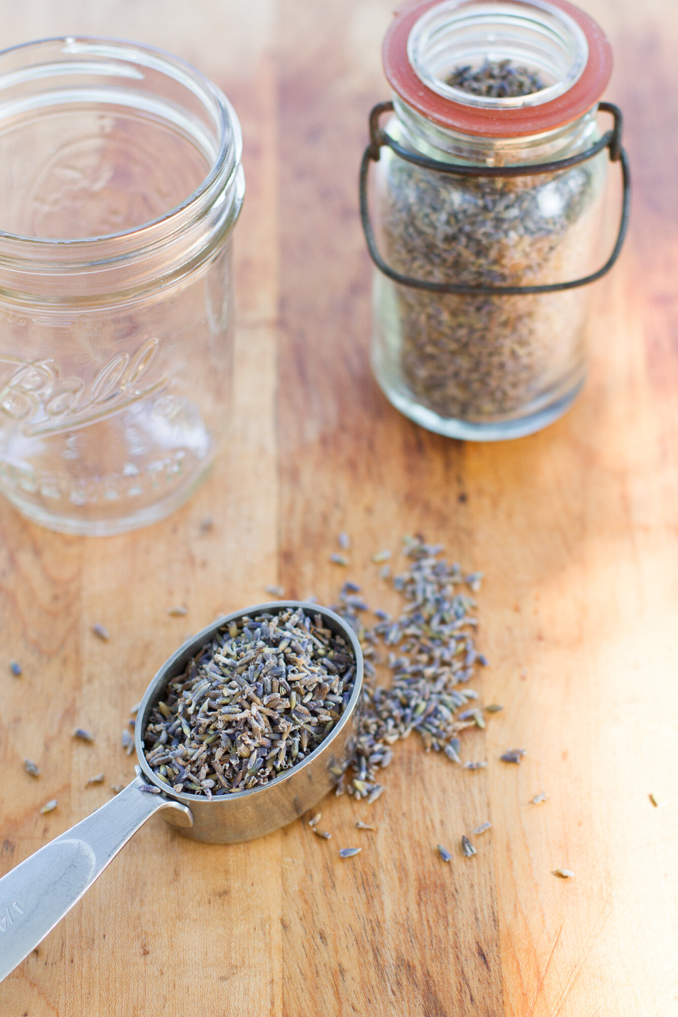 lavender vinegar cleaning spray | reading my tea leaves