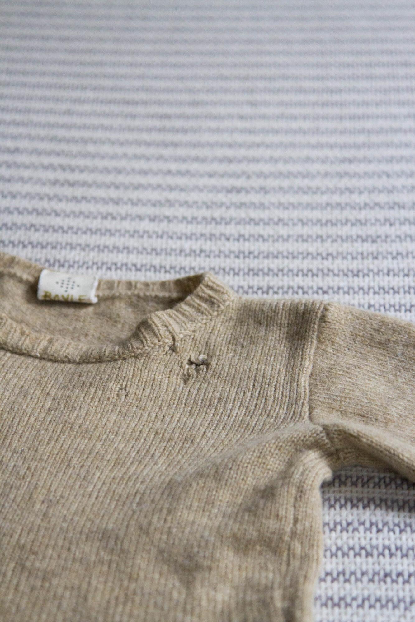 making simple wool sweater repairs | reading my tea leaves