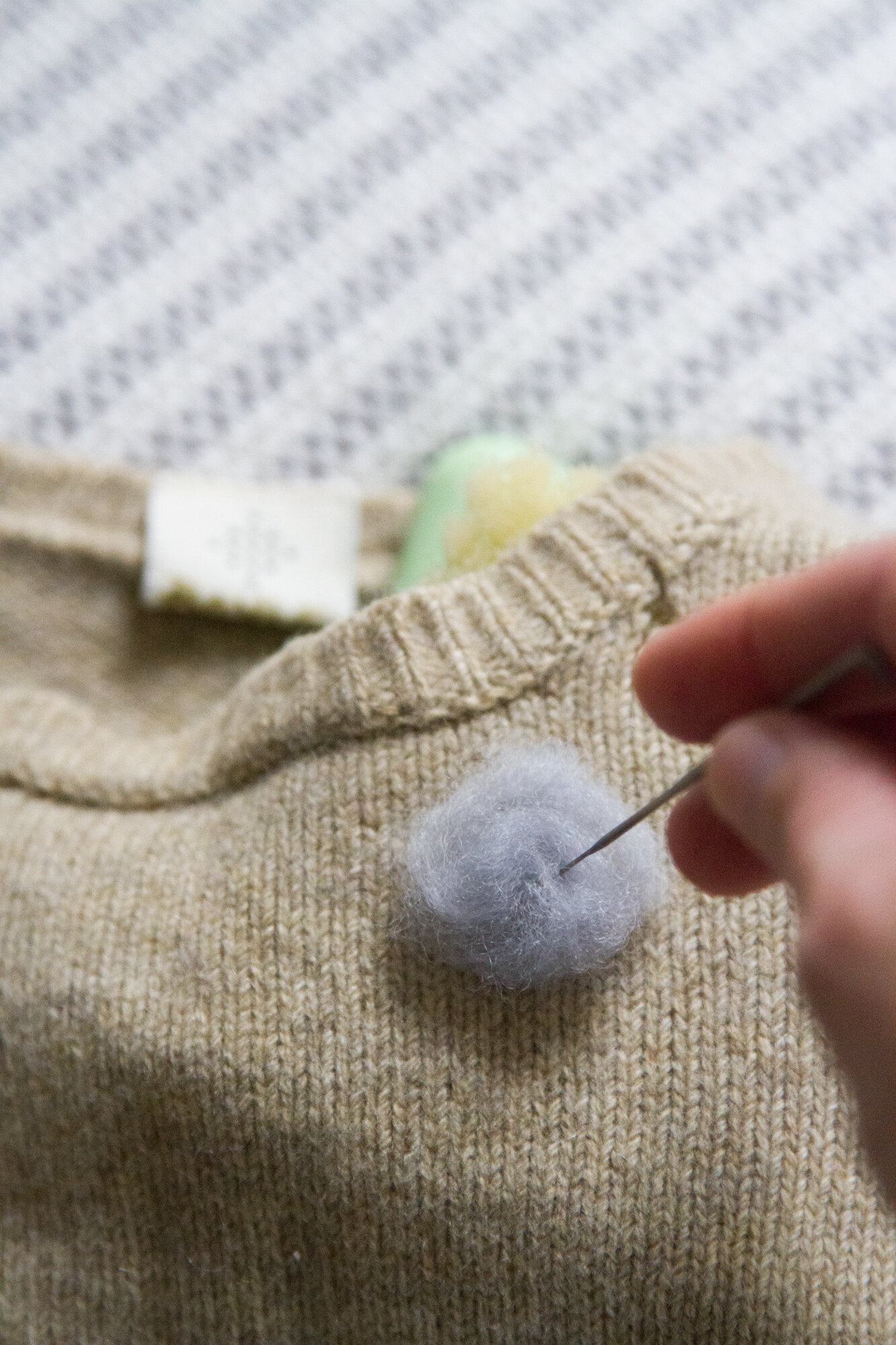 making simple wool sweater repairs | reading my tea leaves