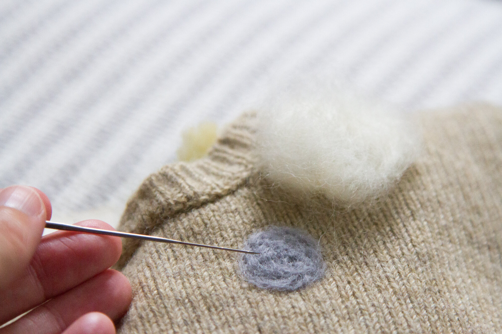 making simple wool sweater repairs | reading my tea leaves