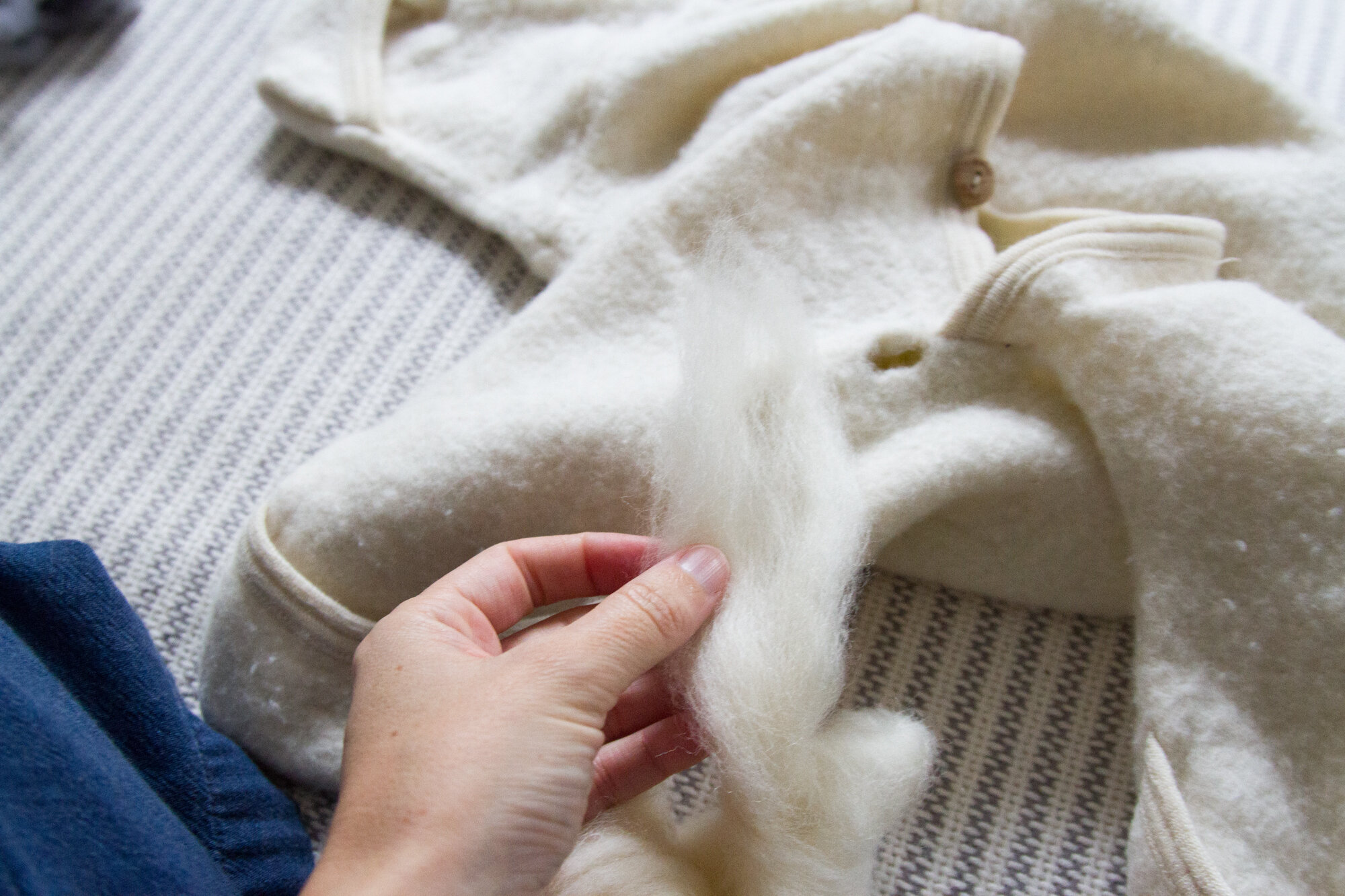 making simple wool sweater repairs | reading my tea leaves