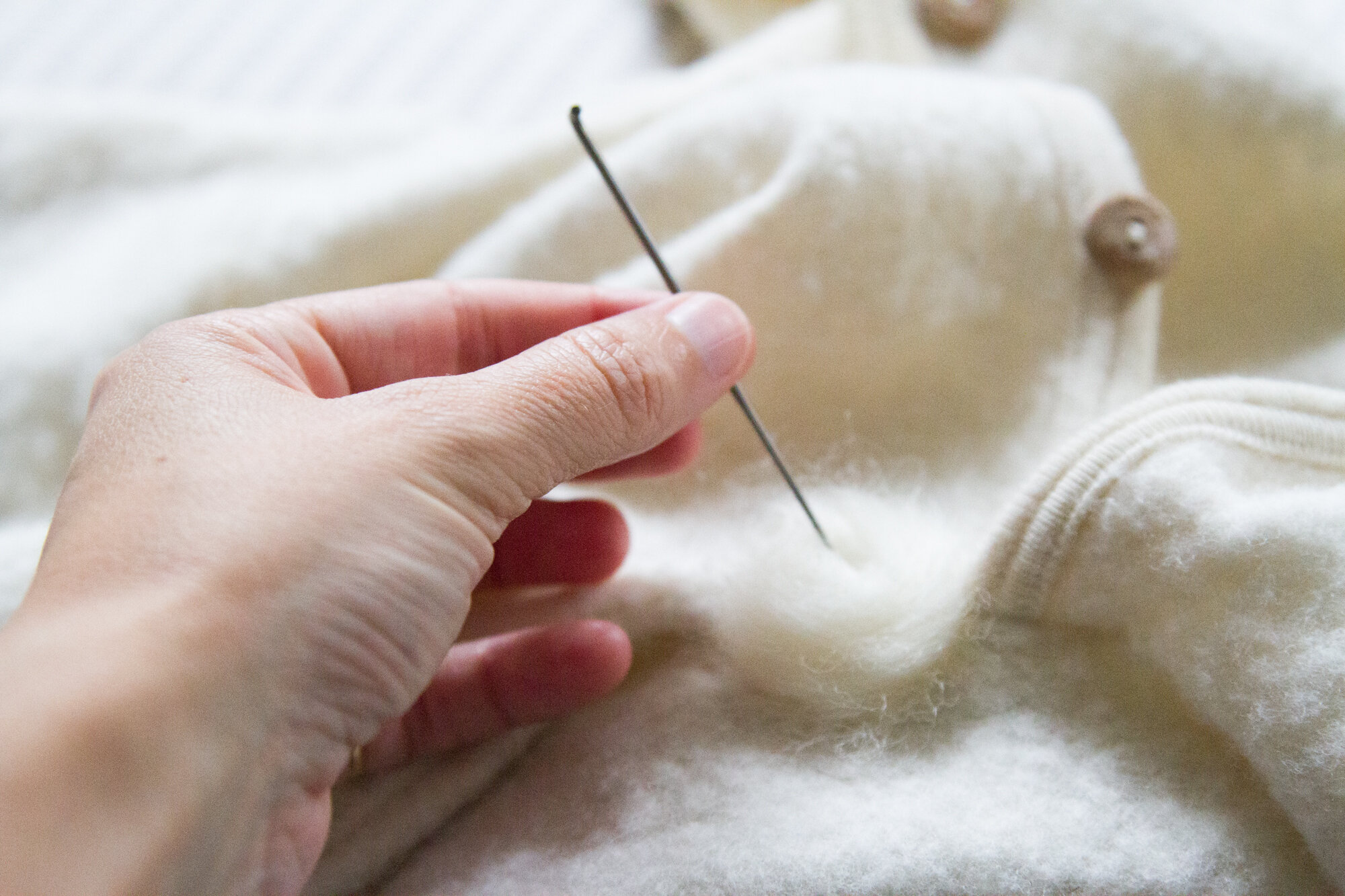 making simple wool sweater repairs | reading my tea leaves