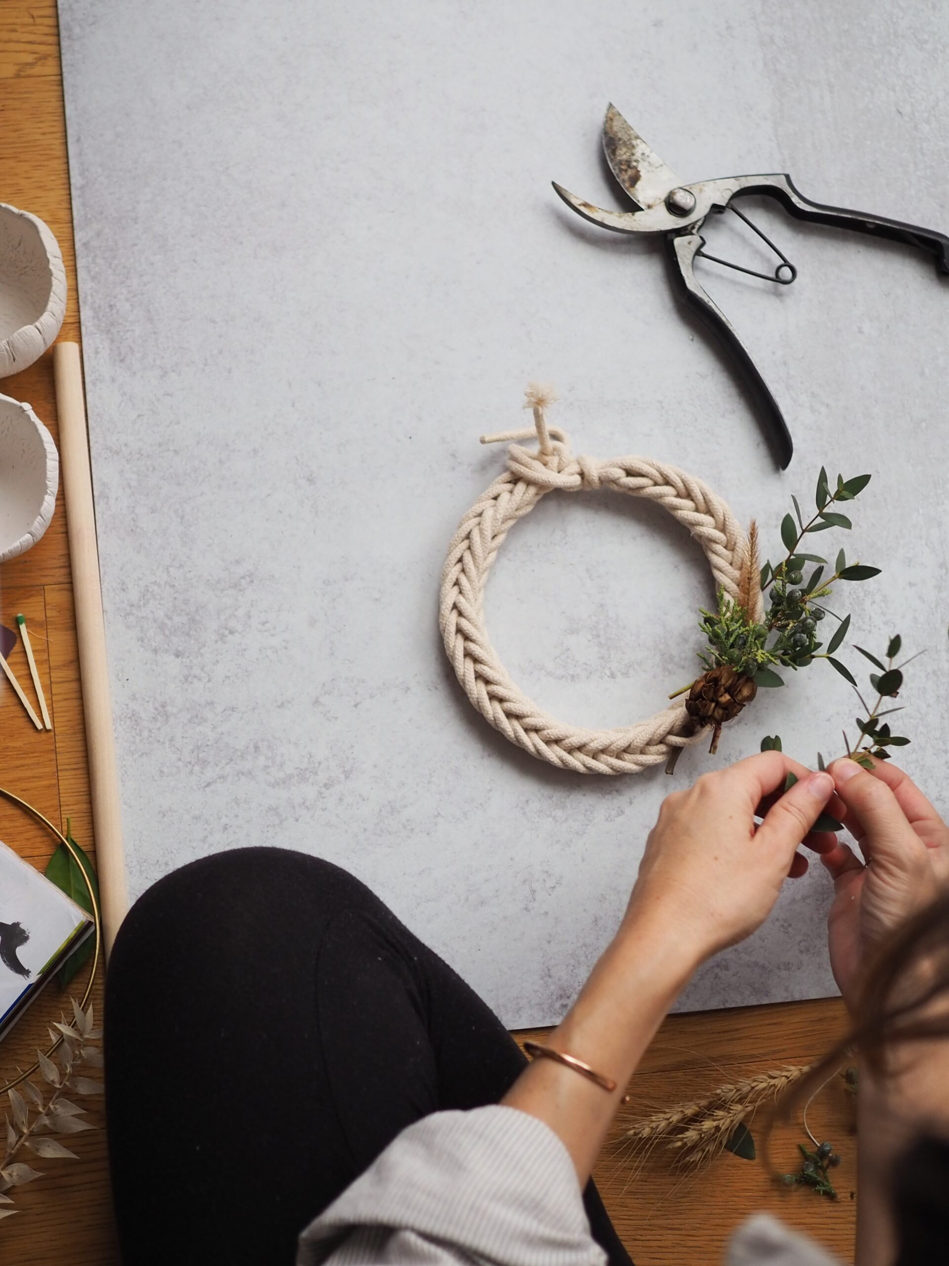corded wreath with winter greens | reading my tea leaves