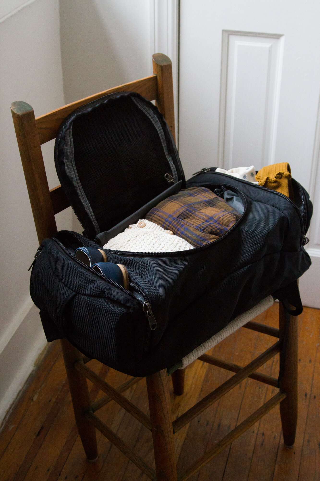 a traveling bag that keep giving | TOM BIHN | reading my tea leaves