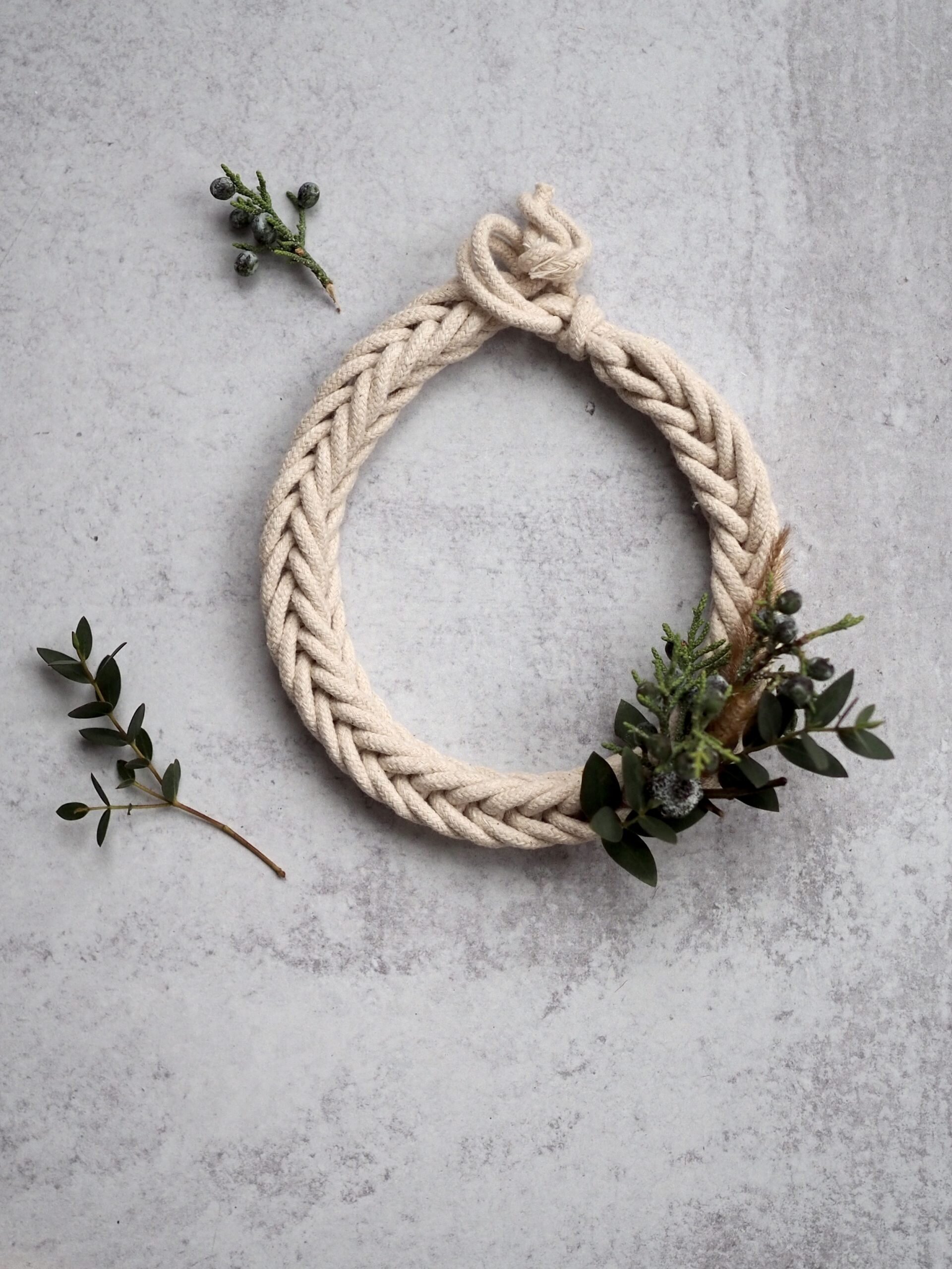 giving: a corded rope | reading my tea leaves holiday gift guide with rose pearlman