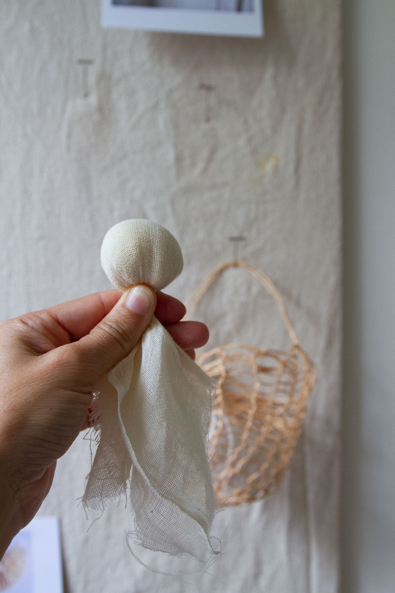 cheesecloth ghosts | simple halloween decorations | reading my tea leaves