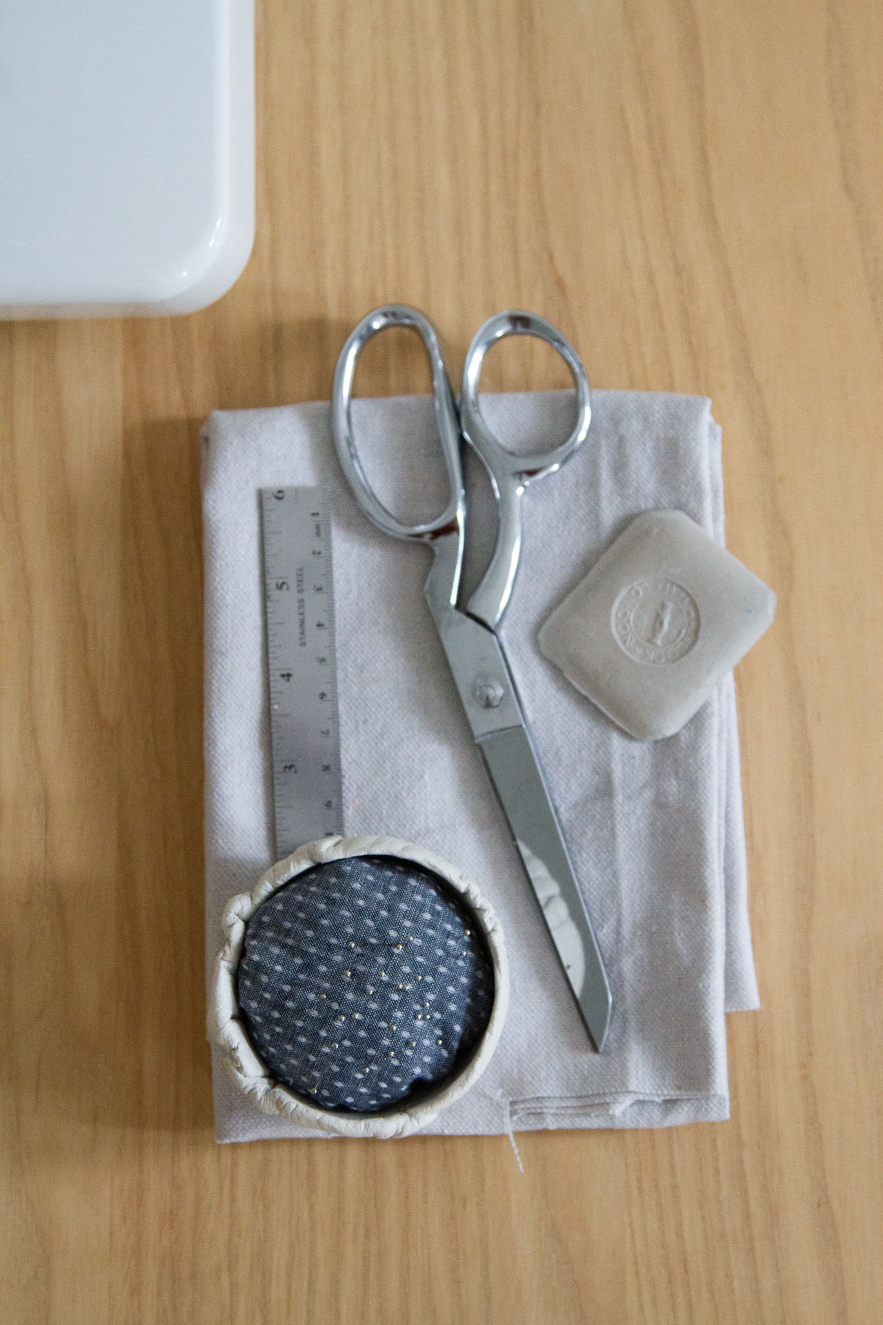 make your own canvas tissue box cover with pockets | reading my tea leaves