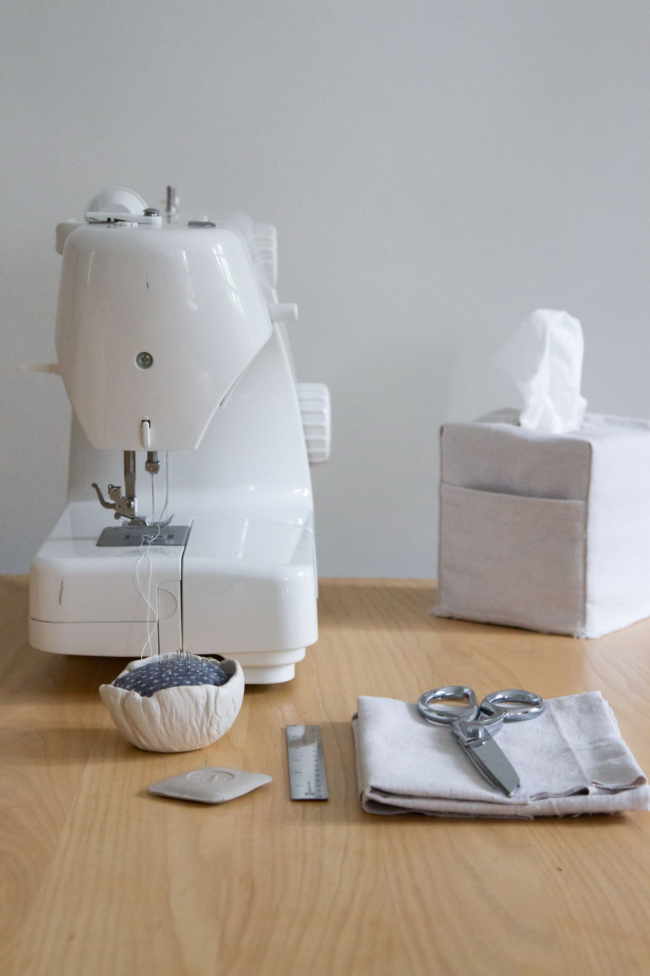 make your own canvas tissue box cover with pockets | reading my tea leaves