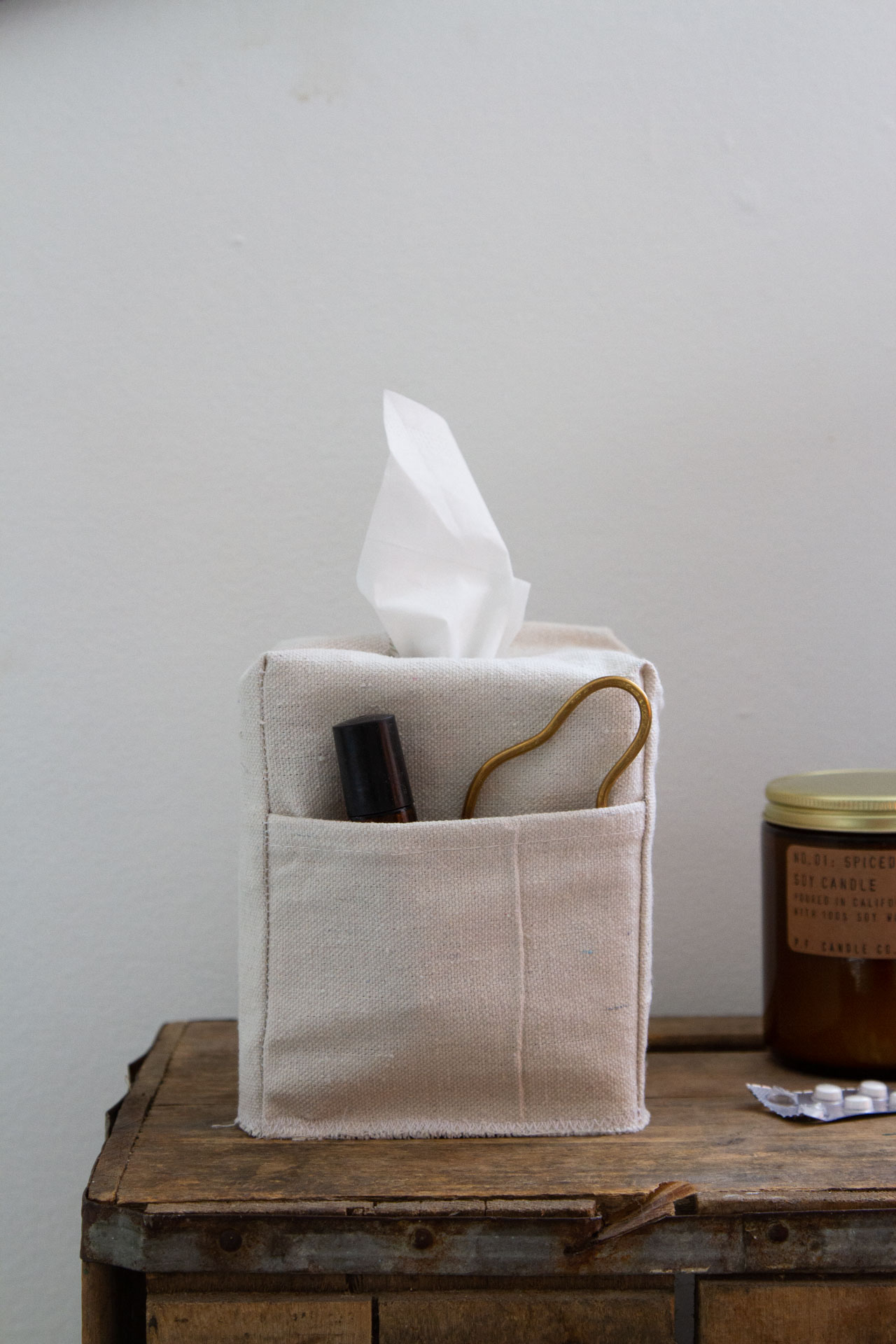 make your own canvas tissue box cover with pockets | reading my tea leaves